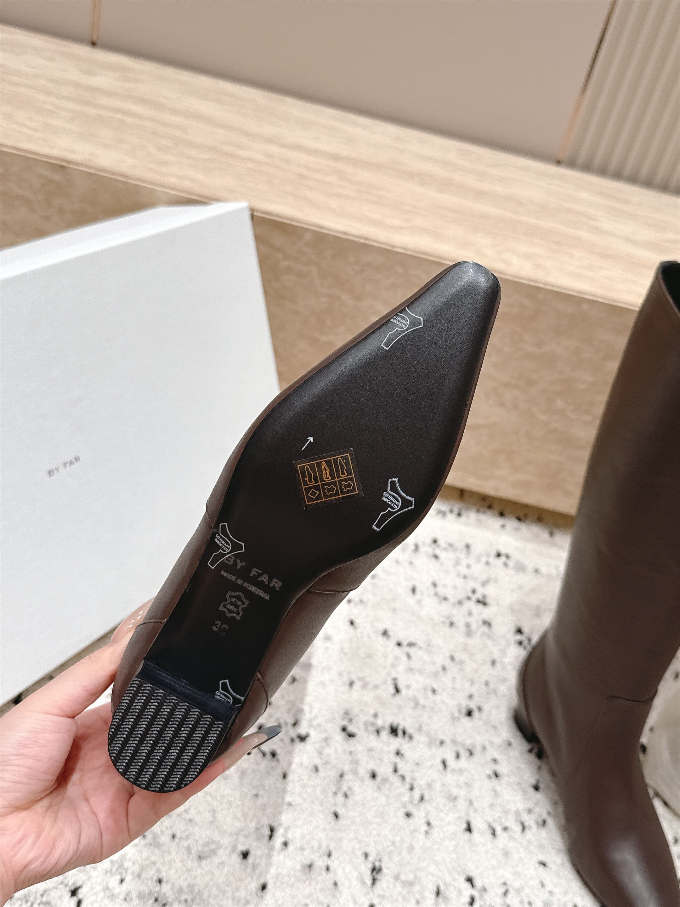 D8715 BY FAR～2026vs Autumn New Fashion Boots Collection… — image 5