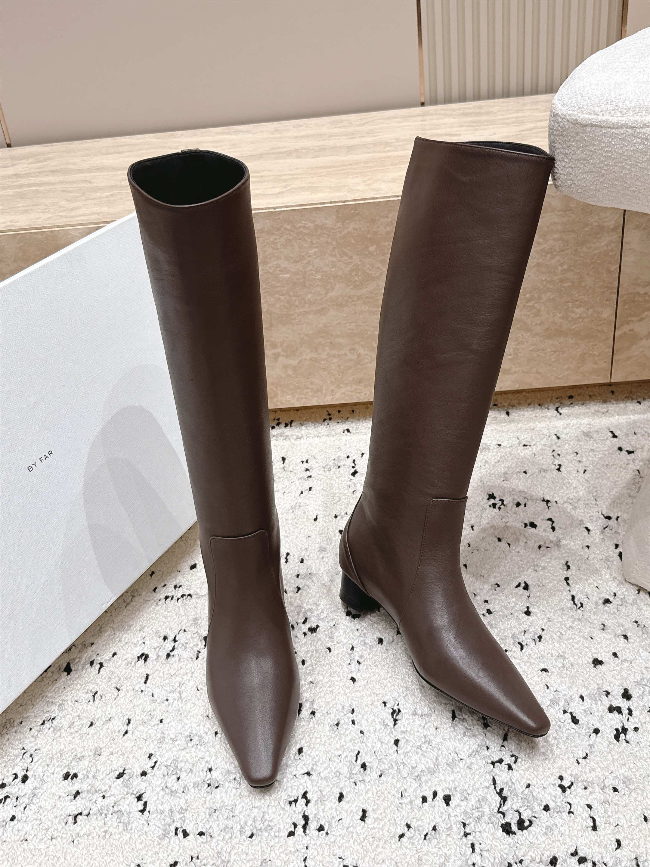 D8715 BY FAR～2026vs Autumn New Fashion Boots Collection… — image 4