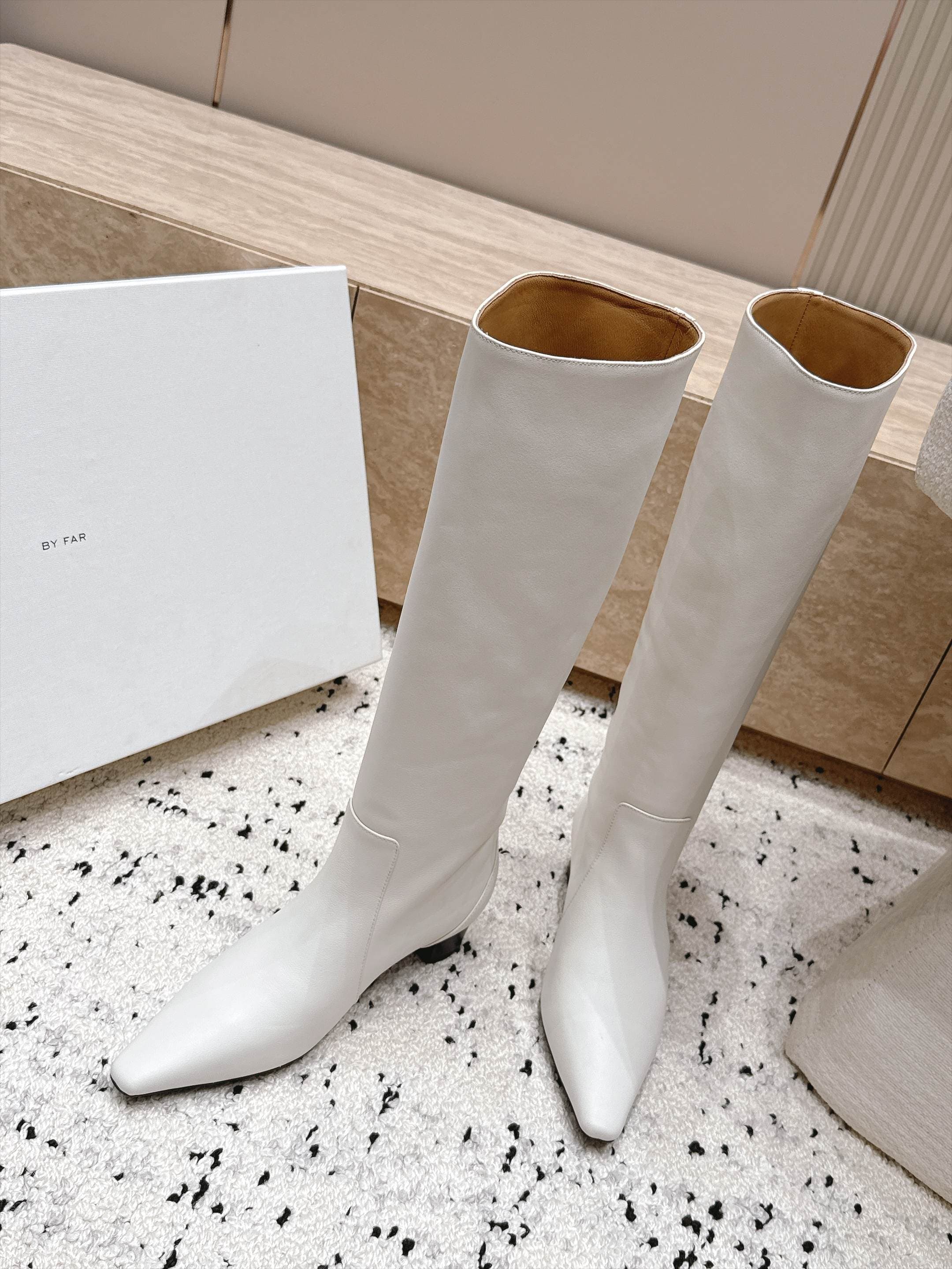 D8716 BY FAR～2026vs Autumn New Fashion Boots Collection… — image 3