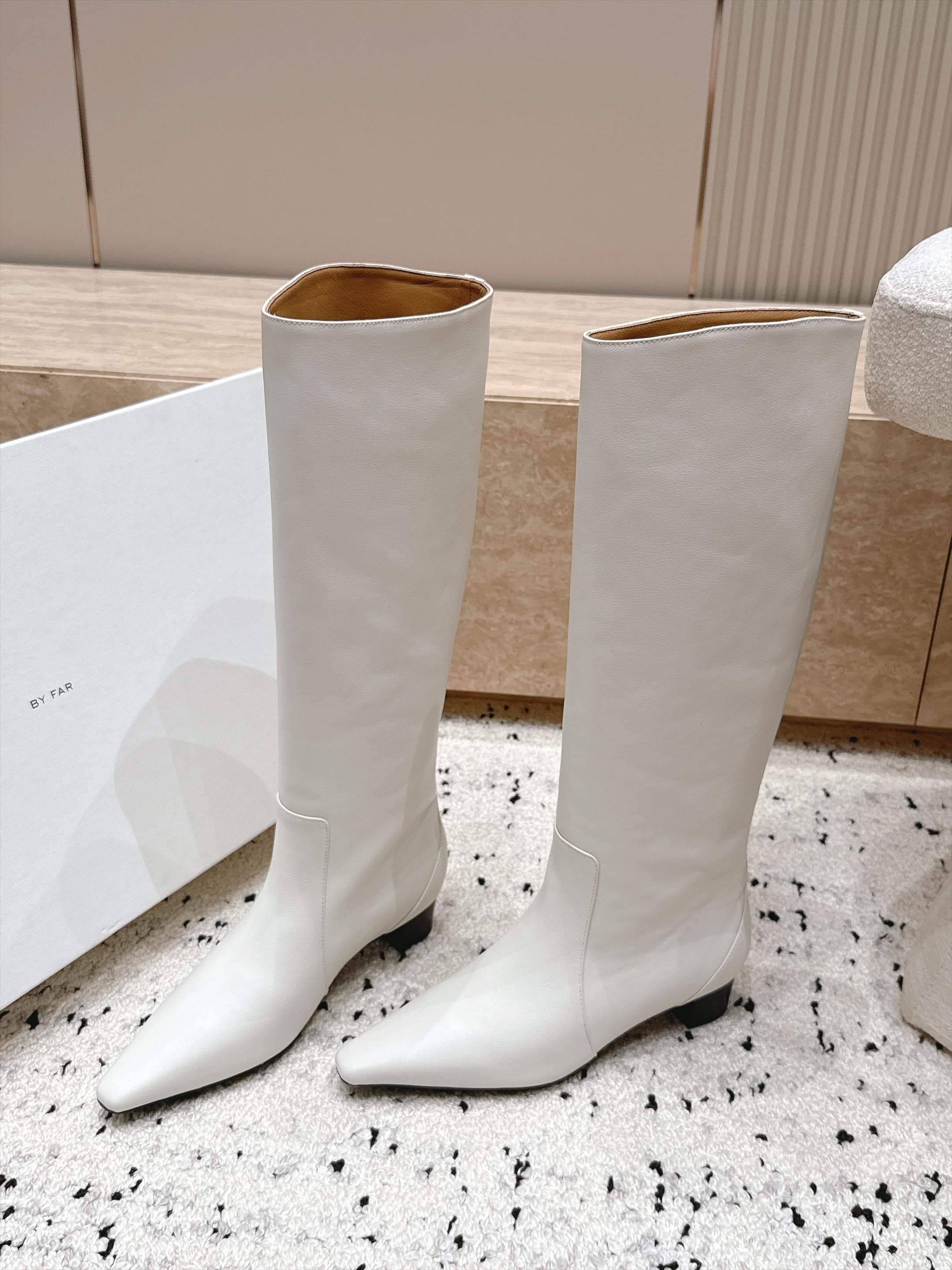 D8716 BY FAR～2026vs Autumn New Fashion Boots Collection… — image 1