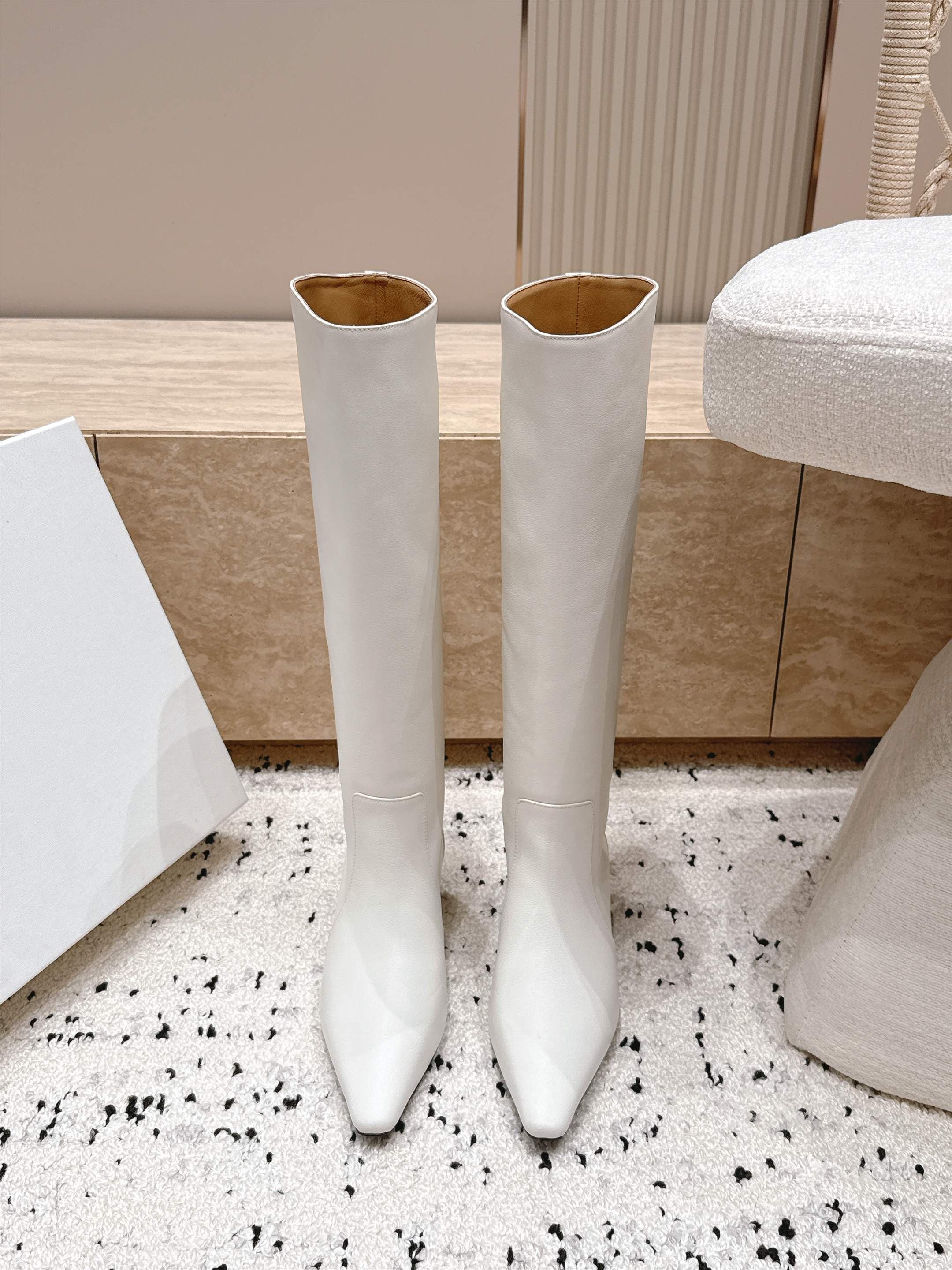 D8716 BY FAR～2026vs Autumn New Fashion Boots Collection… — image 2