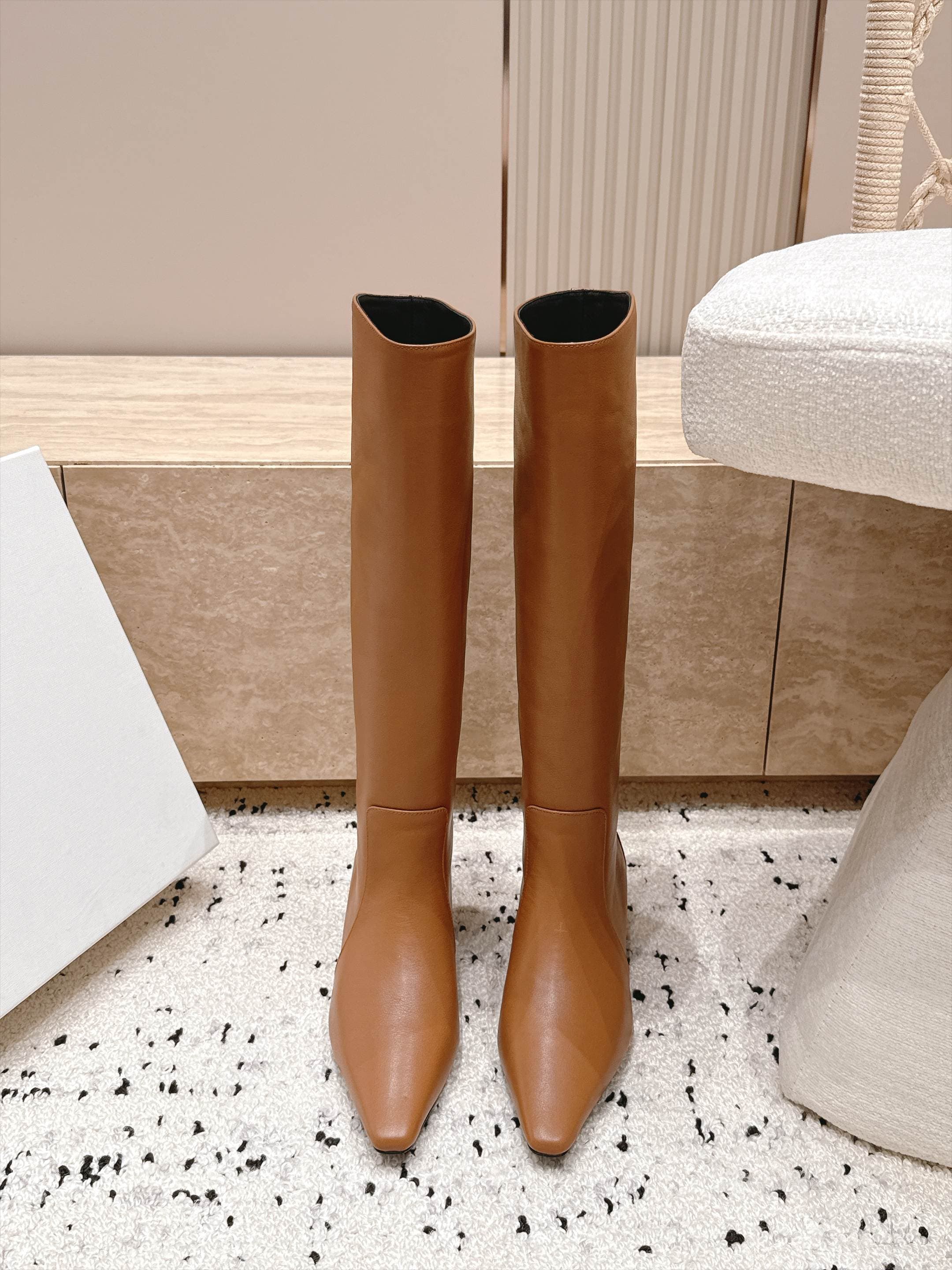 D8713 BY FAR～2026vs Autumn New Fashion Boots Collection… — image 2