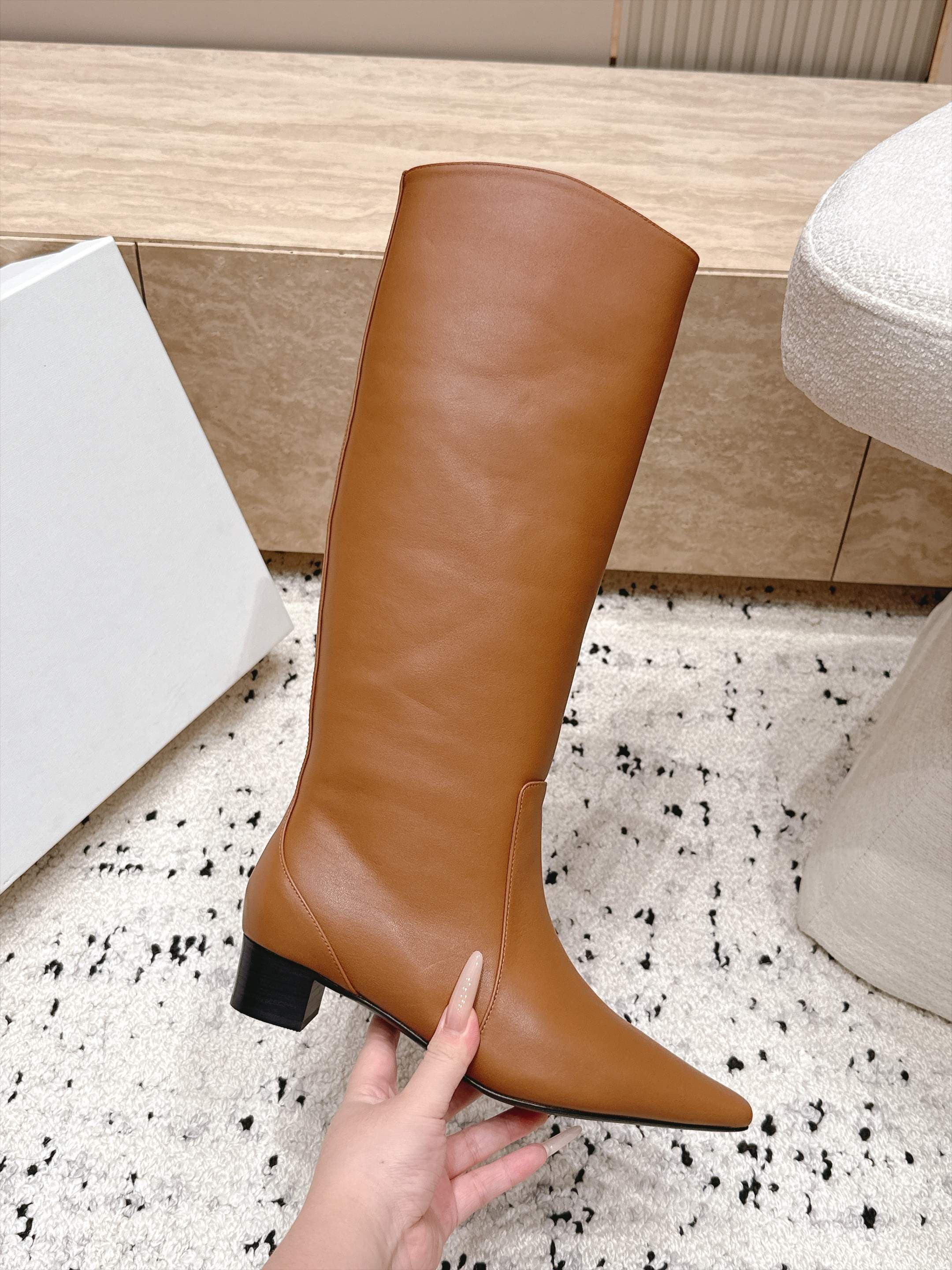 D8713 BY FAR～2026vs Autumn New Fashion Boots Collection… — image 4