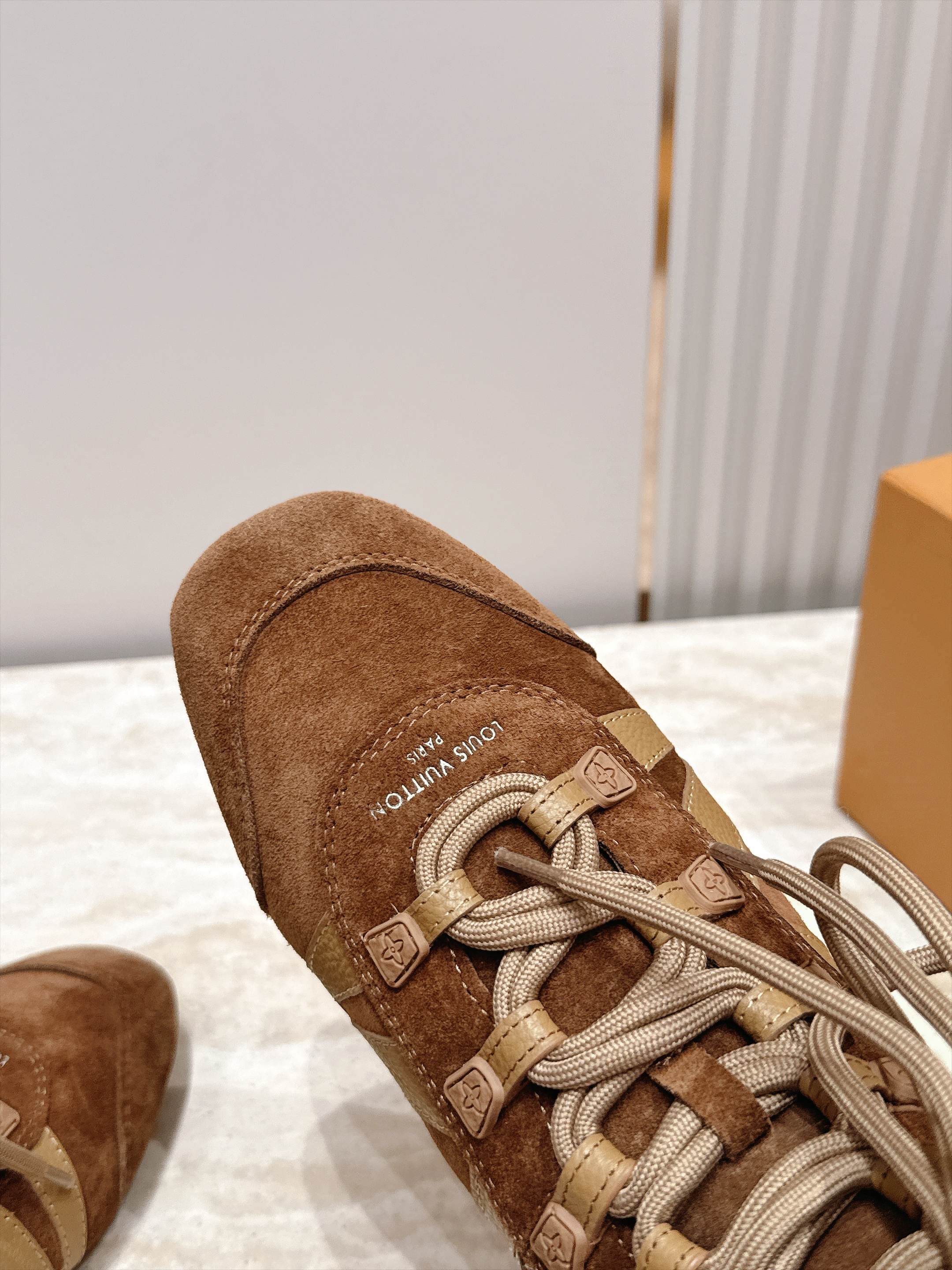 D8941 LV Autumn-Winter Fashion Shoes Collection – Perfect for creating a stylish atmosphere — image 8