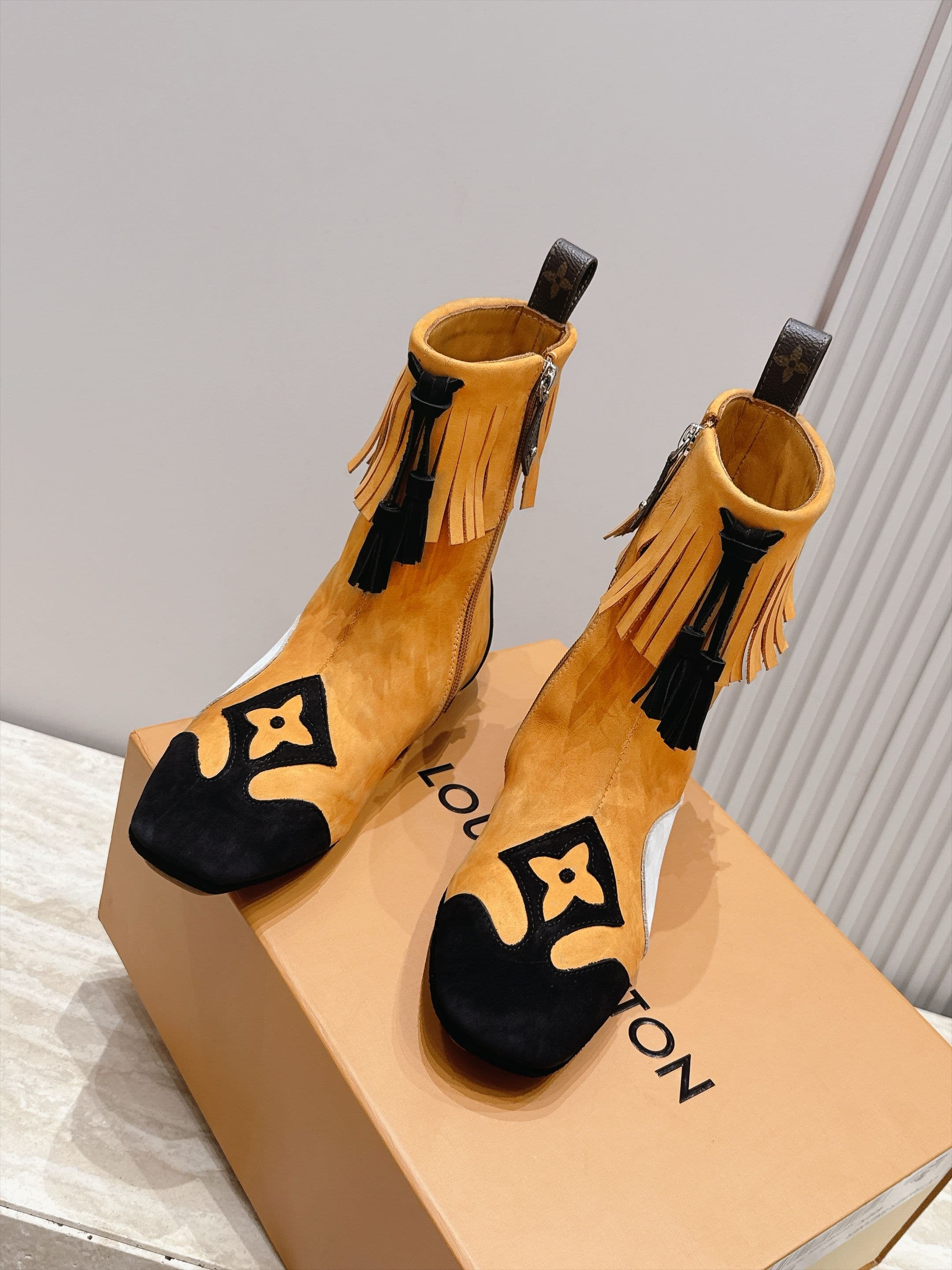 D8940 LV Autumn/Winter Fashion Shoes Collection – Perfectly creates a cozy atmosphere — image 4