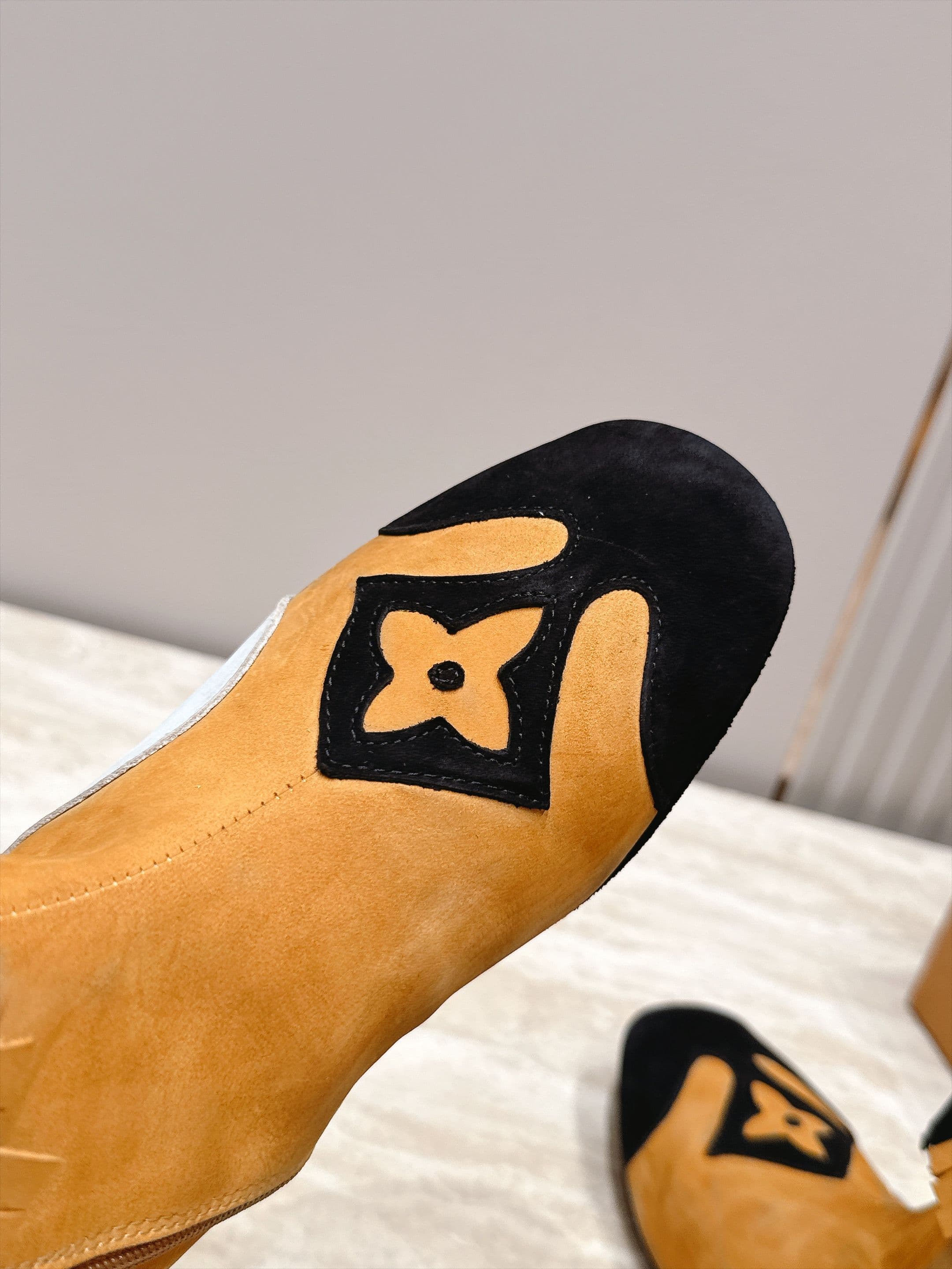 D8940 LV Autumn/Winter Fashion Shoes Collection – Perfectly creates a cozy atmosphere — image 3