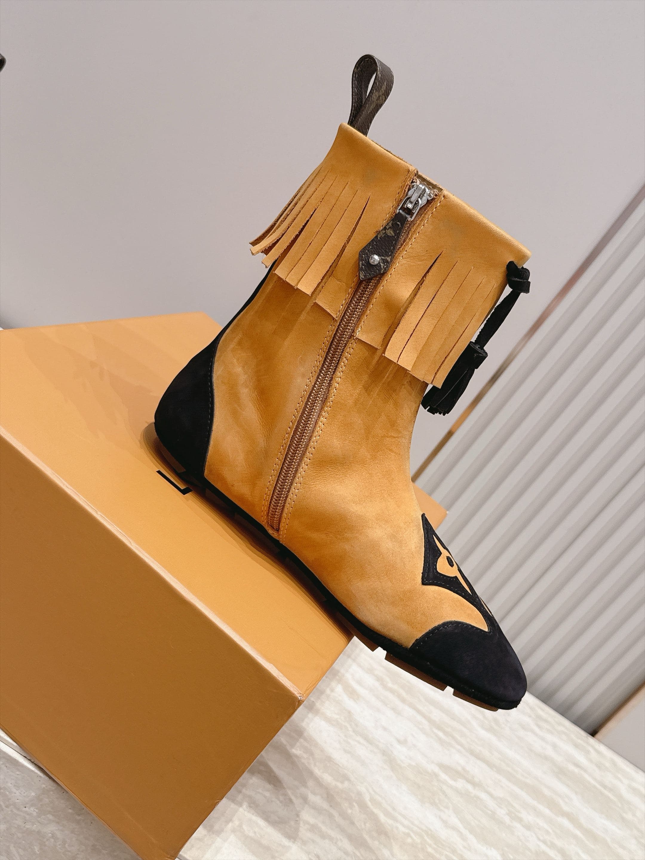 D8940 LV Autumn/Winter Fashion Shoes Collection – Perfectly creates a cozy atmosphere — image 5