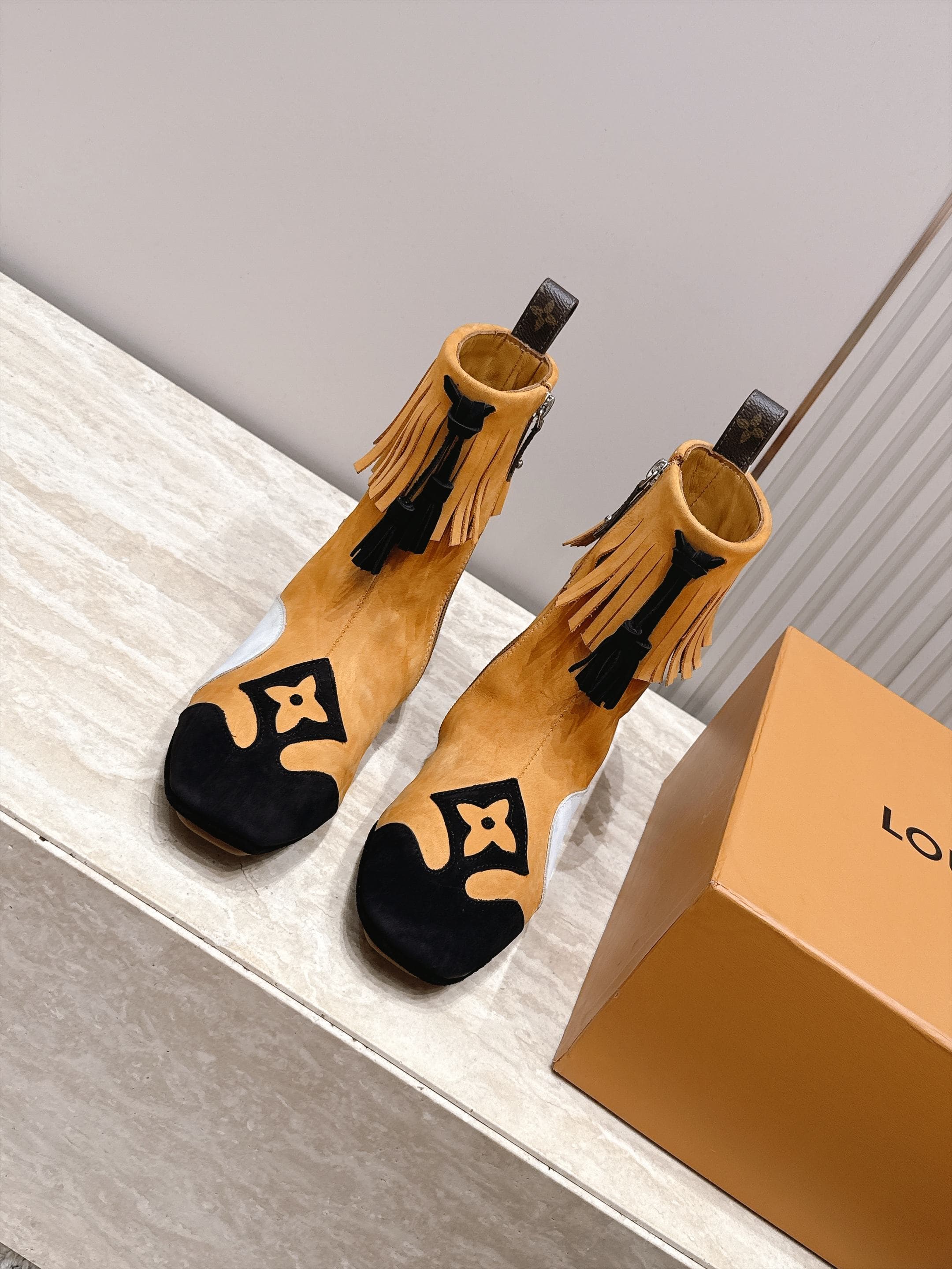 D8940 LV Autumn/Winter Fashion Shoes Collection – Perfectly creates a cozy atmosphere — image 2