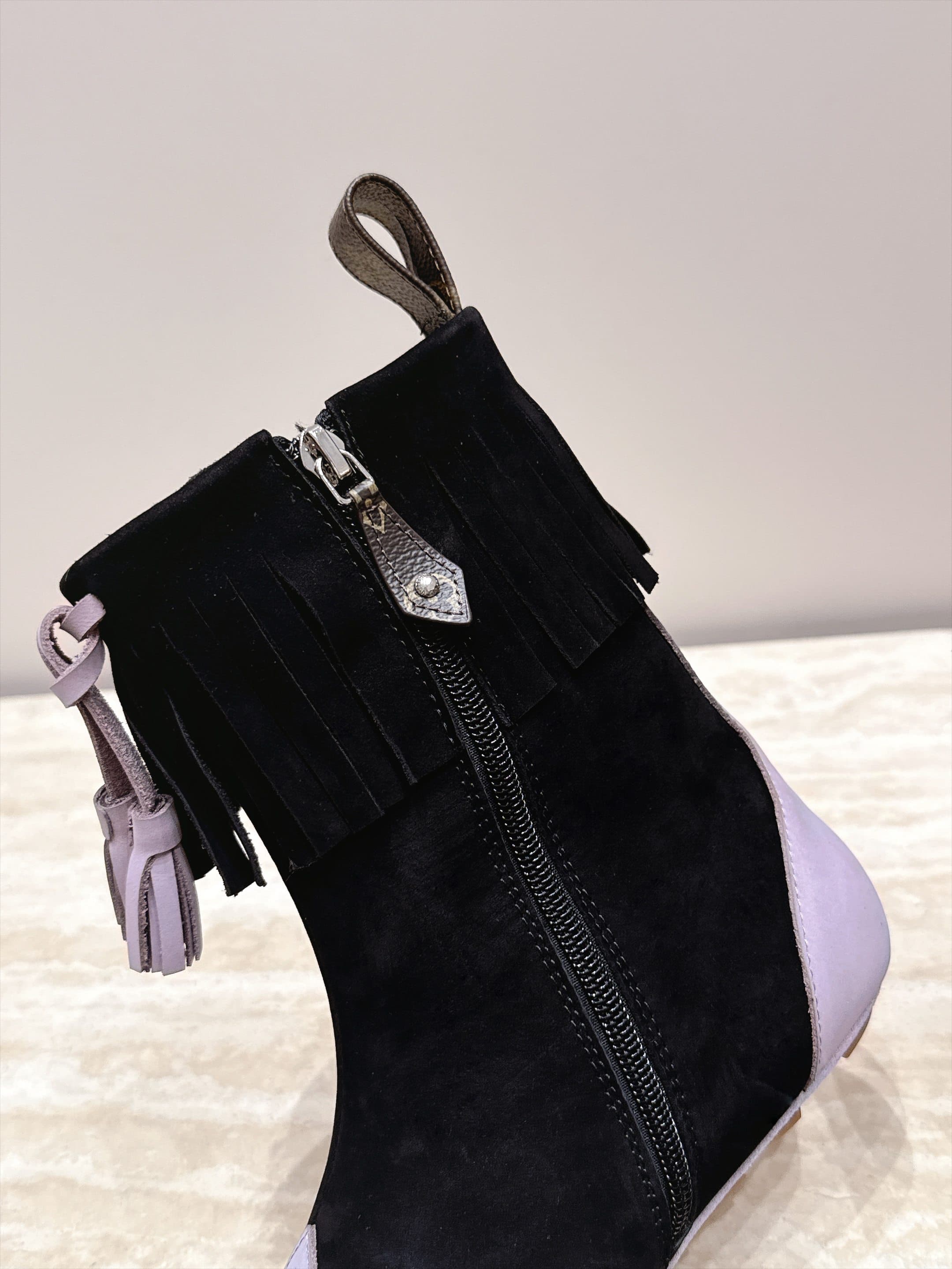 D8939 LV Autumn-Winter Beautiful Shoes Collection – The atmosphere is simply outstanding — image 6
