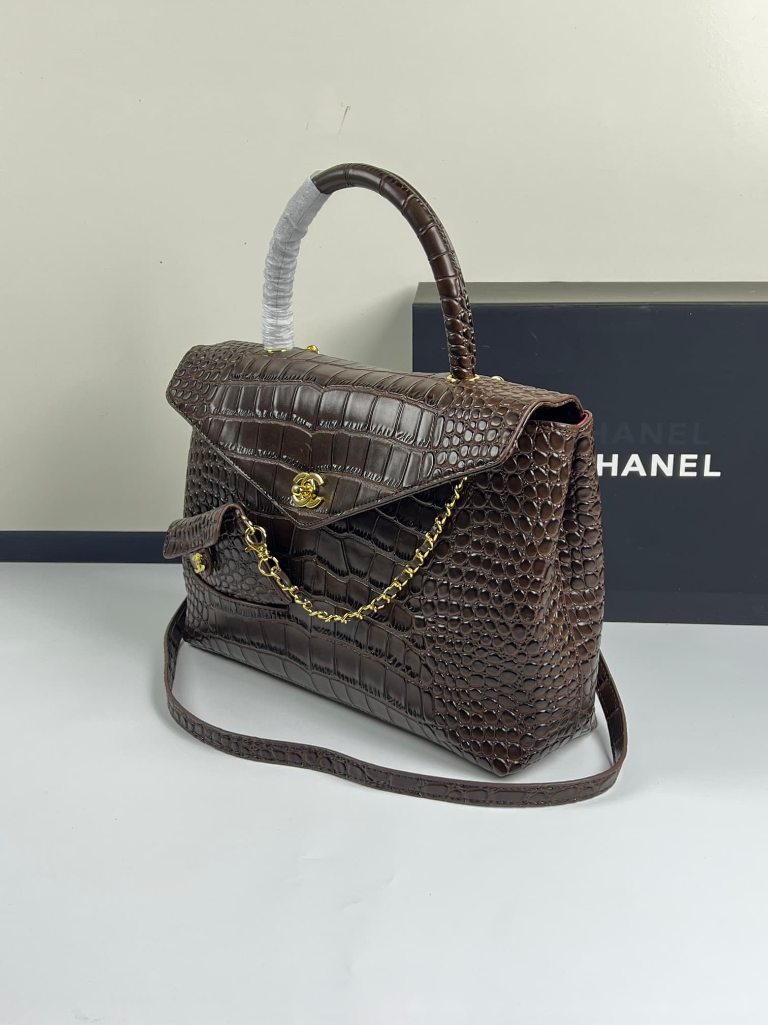 C1853 Chanel26s new model, oversized cf Maxi Flap — image 2