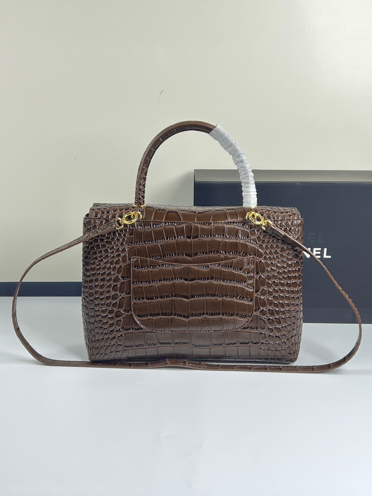C1853 Chanel26s new model, oversized cf Maxi Flap — image 3