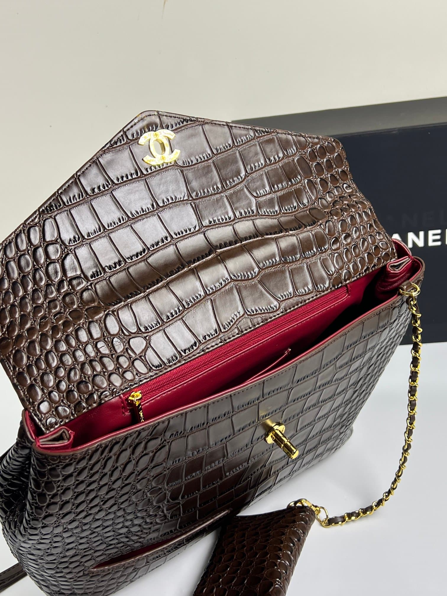 C1853 Chanel26s new model, oversized cf Maxi Flap — image 8