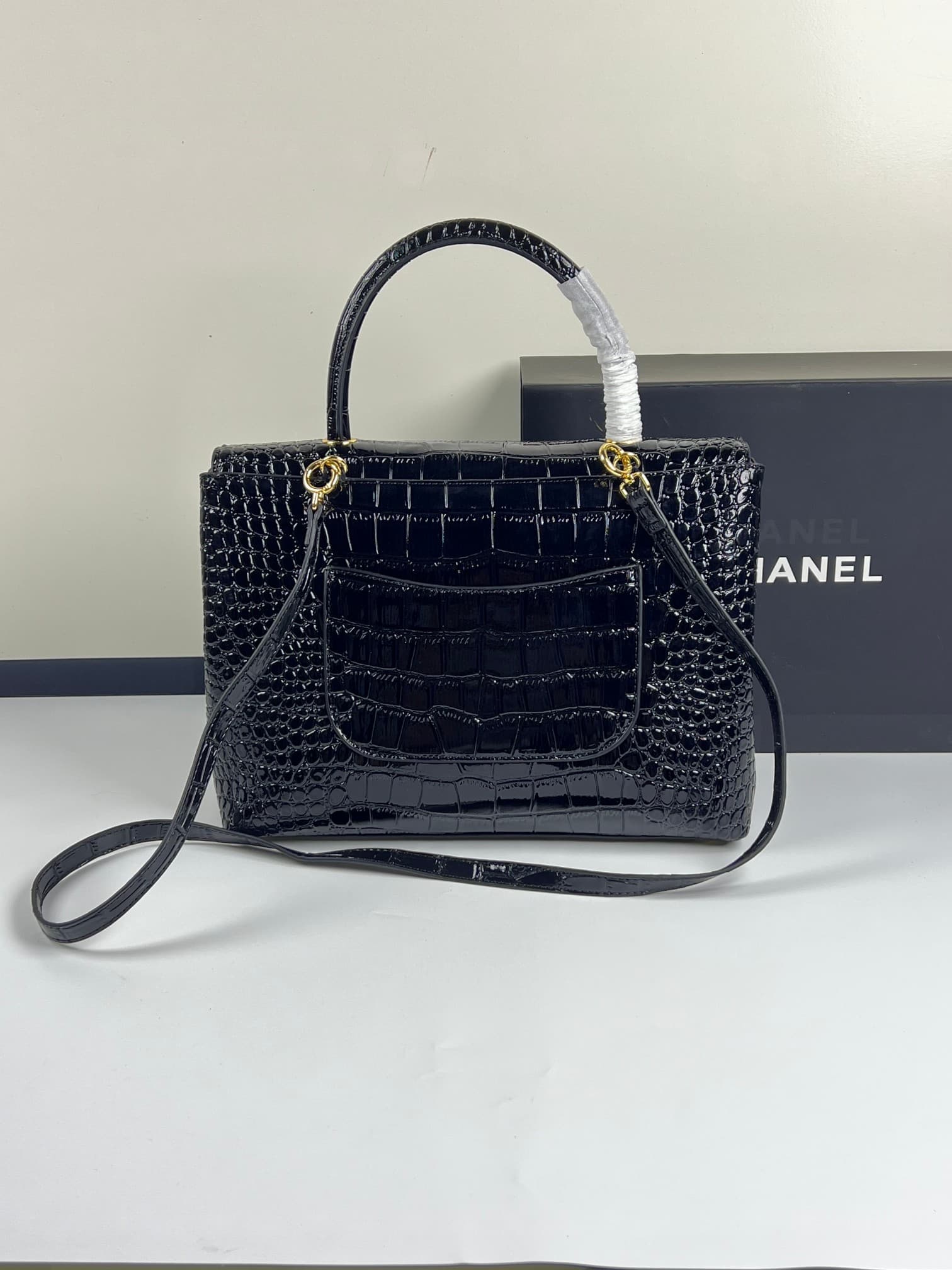 C1852 Chanel26s New model, extra-large cf Maxi Flap — image 3