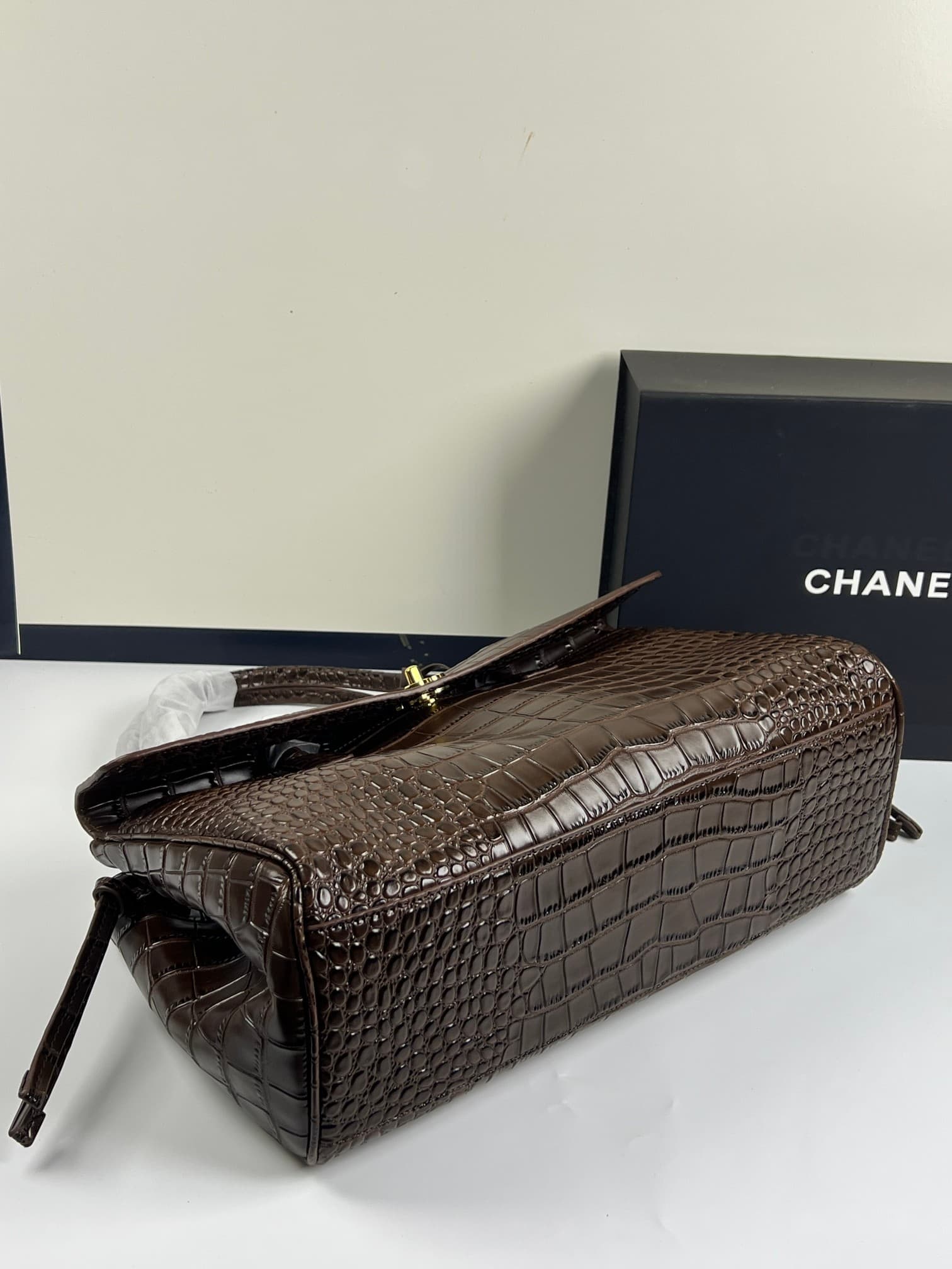 C1857 Chanel26 French-style boot upper with crocodile skin, new design, extra-large size, cf Maxi Flap — image 4