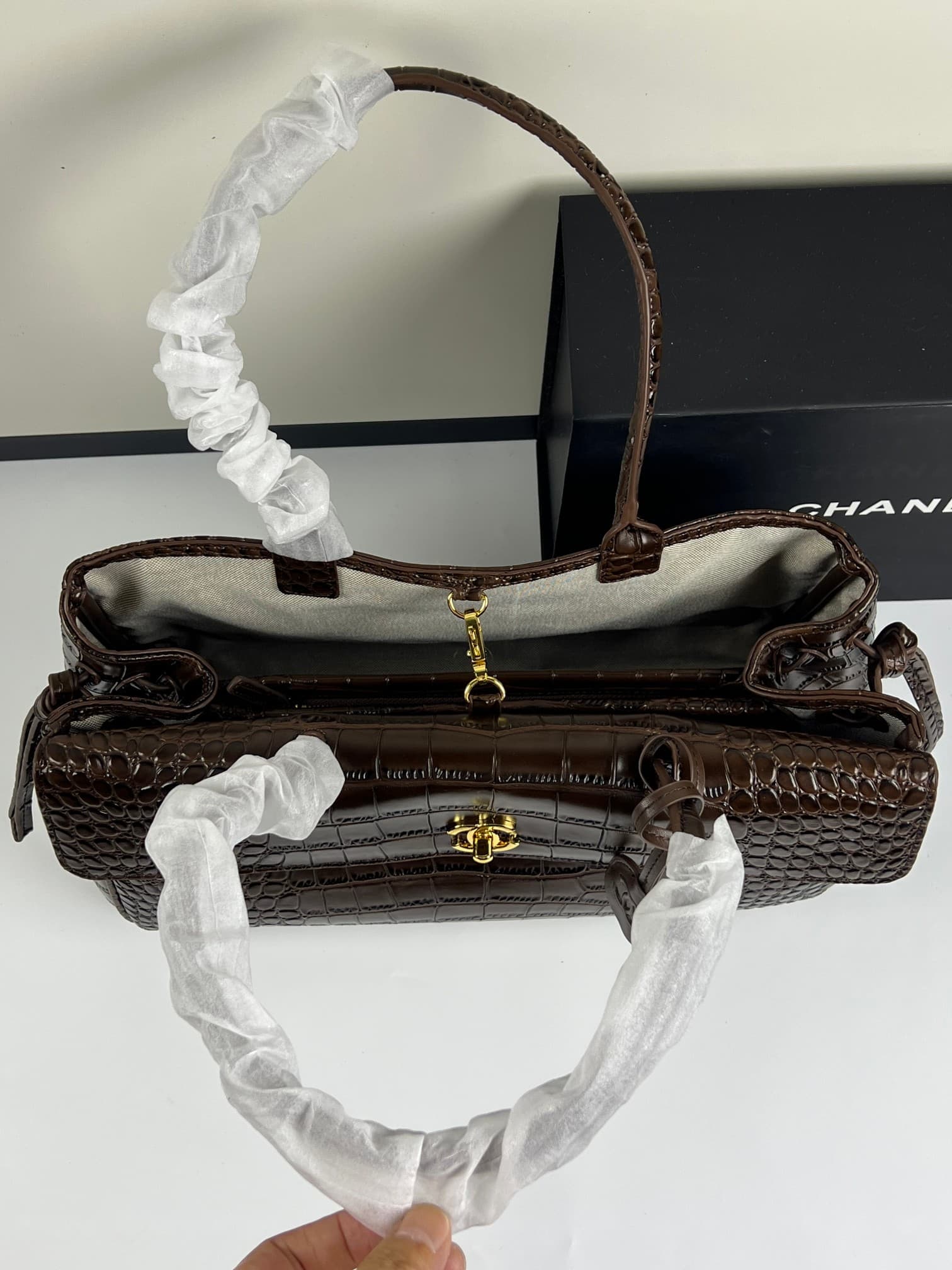 C1857 Chanel26 French-style boot upper with crocodile skin, new design, extra-large size, cf Maxi Flap — image 8