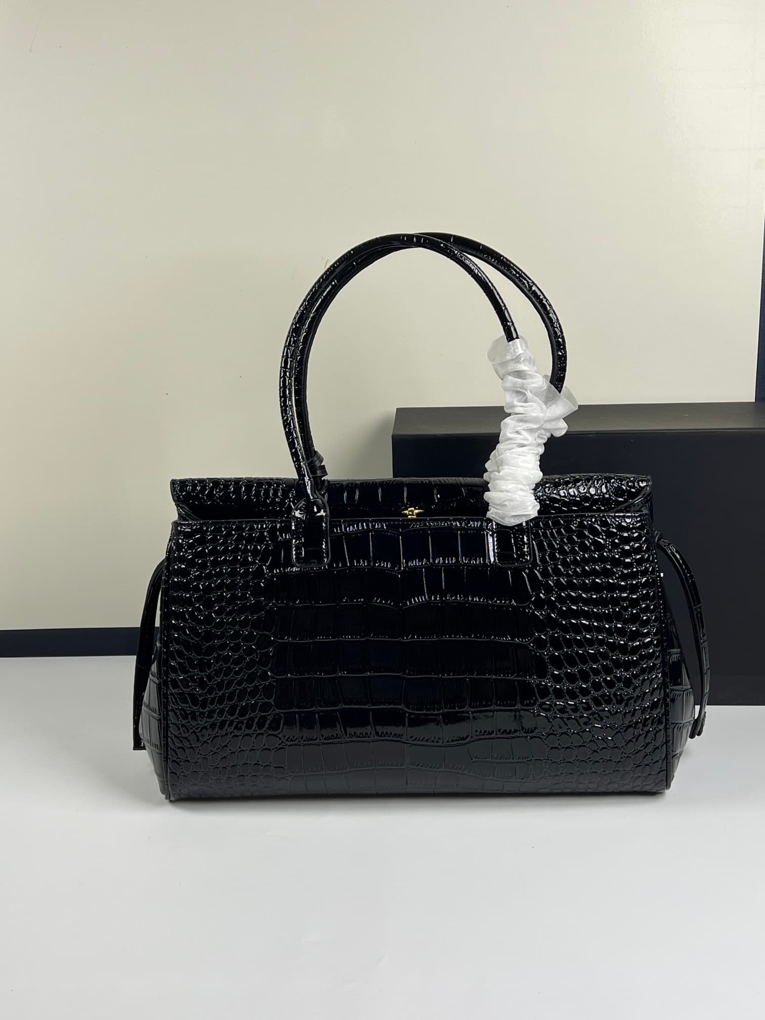 C1856 Chanel26 style bag with a top layer of crocodile skin, new design, oversized size – cf Maxi Flap — image 3