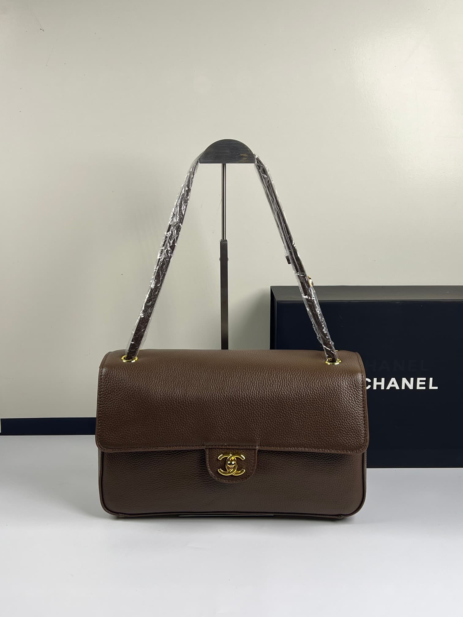 C1849 ChanelaA new model with an extra-large cf Maxi Flap — image 1