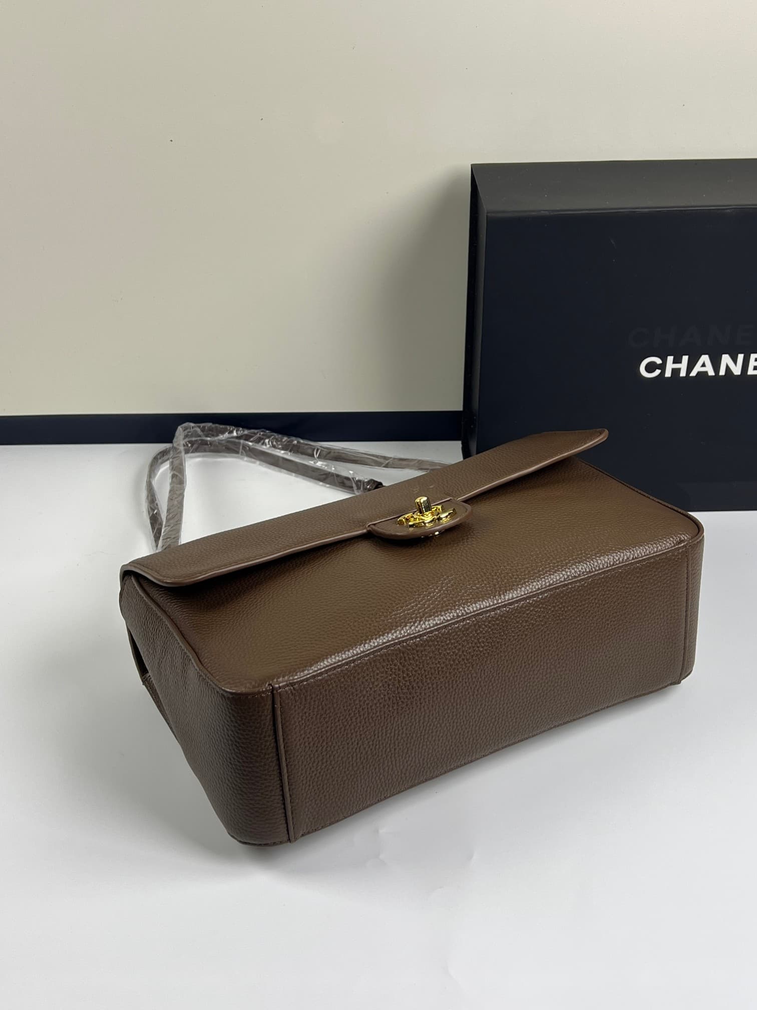 C1849 ChanelaA new model with an extra-large cf Maxi Flap — image 4