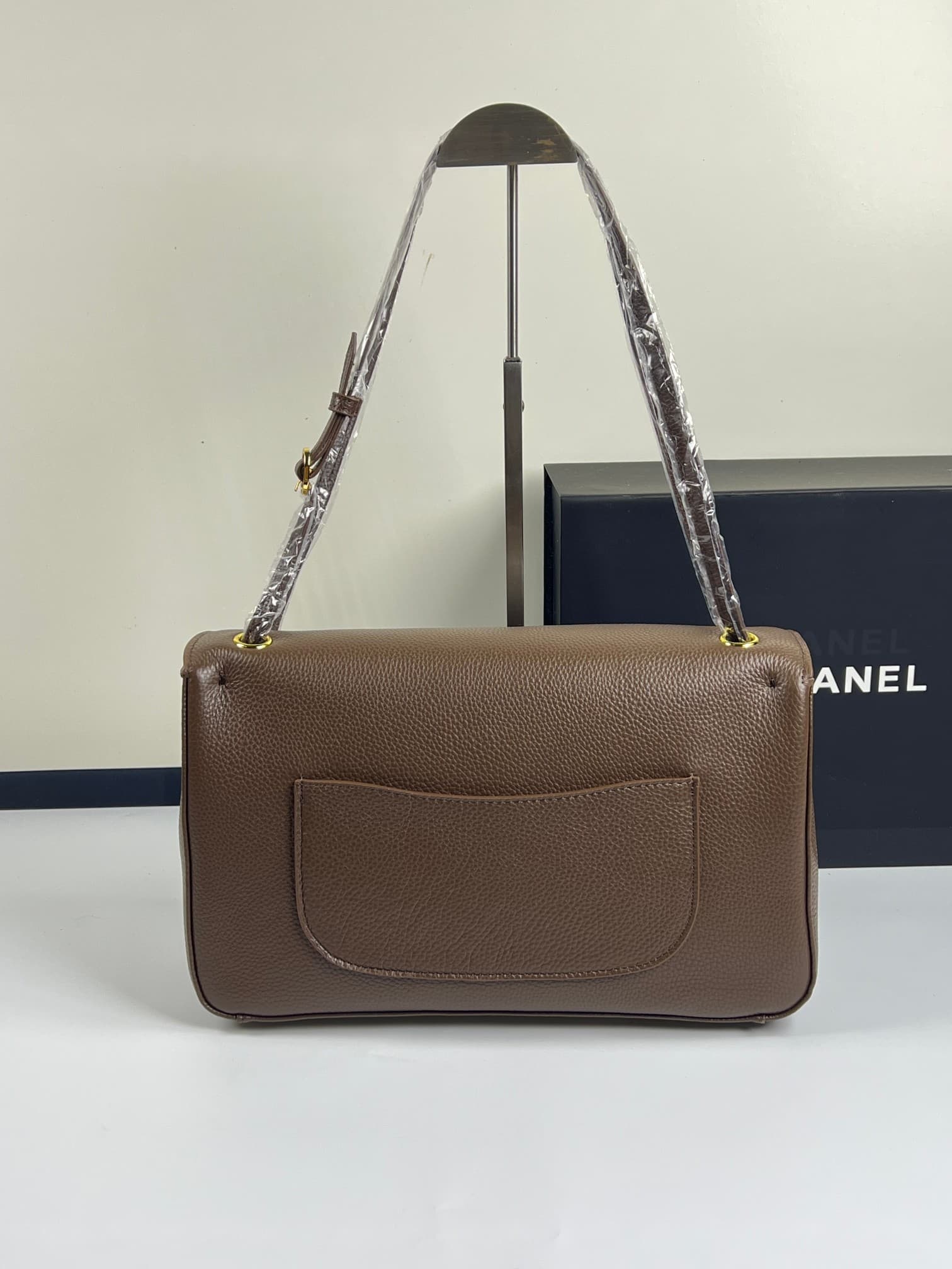 C1849 ChanelaA new model with an extra-large cf Maxi Flap — image 3