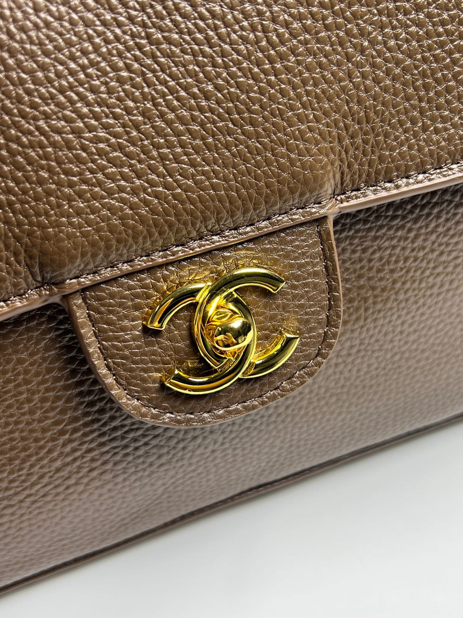 C1849 ChanelaA new model with an extra-large cf Maxi Flap — image 5