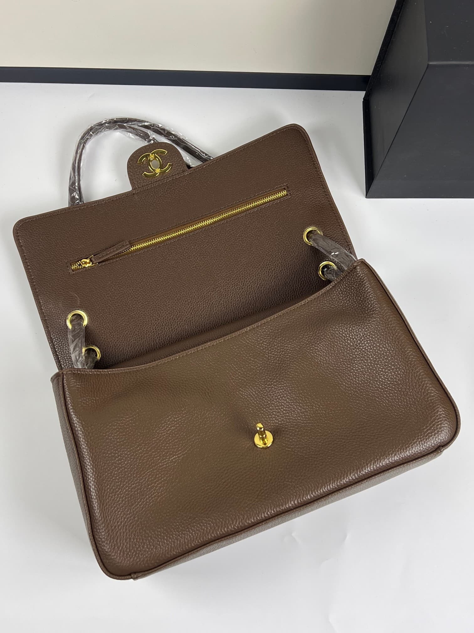 C1849 ChanelaA new model with an extra-large cf Maxi Flap — image 7