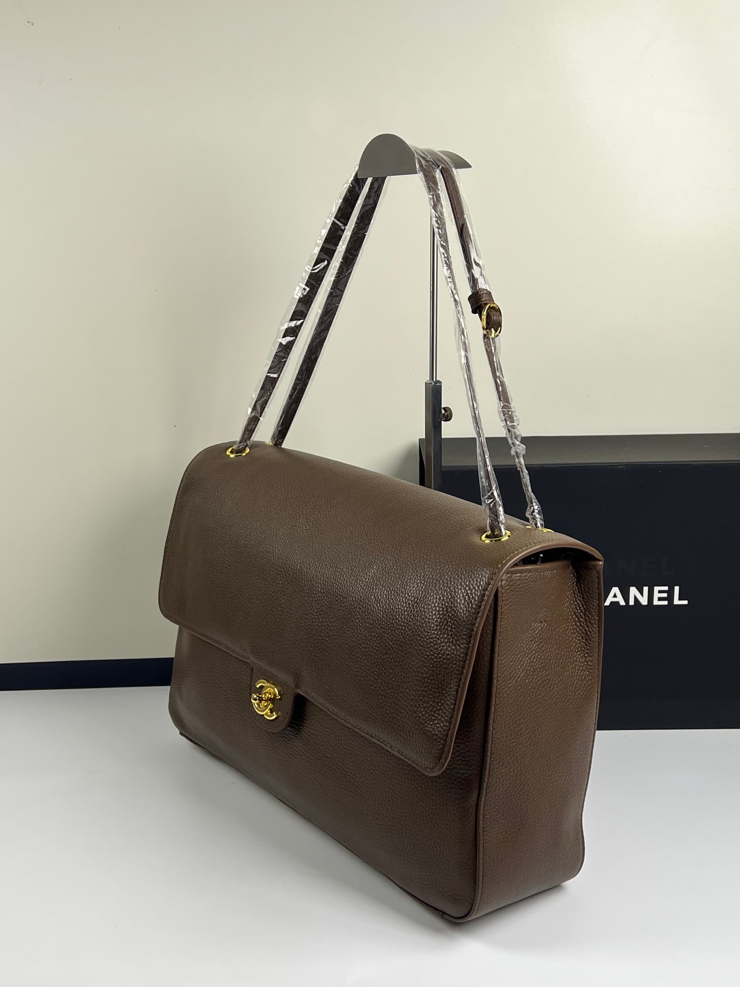 C1851 Chanel26s Asd new model, extra large cf Maxi Flap — image 2
