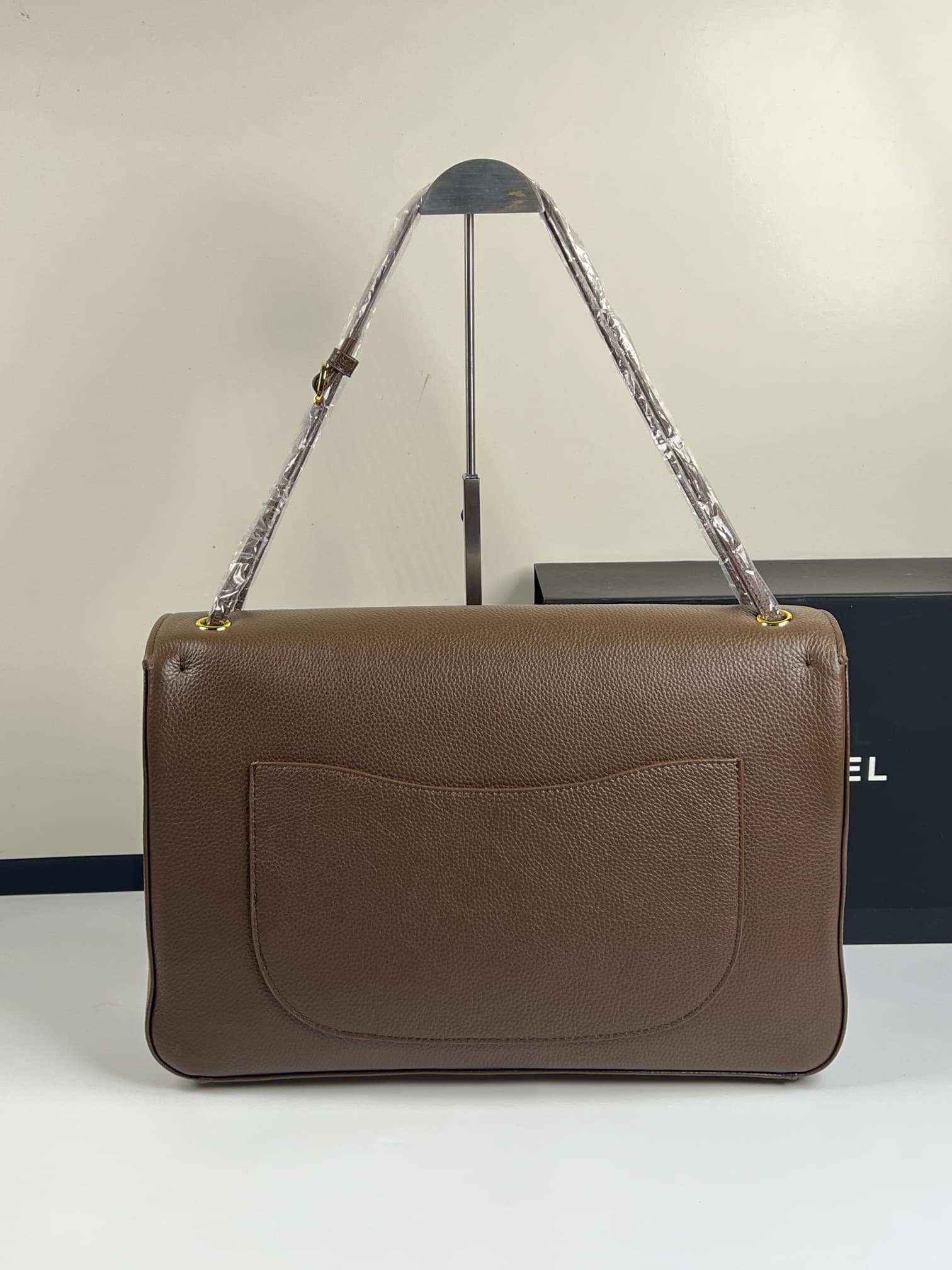 C1851 Chanel26s Asd new model, extra large cf Maxi Flap — image 3