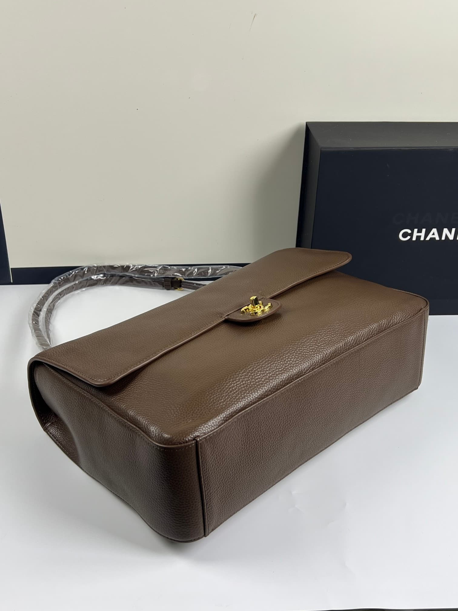 C1851 Chanel26s Asd new model, extra large cf Maxi Flap — image 4