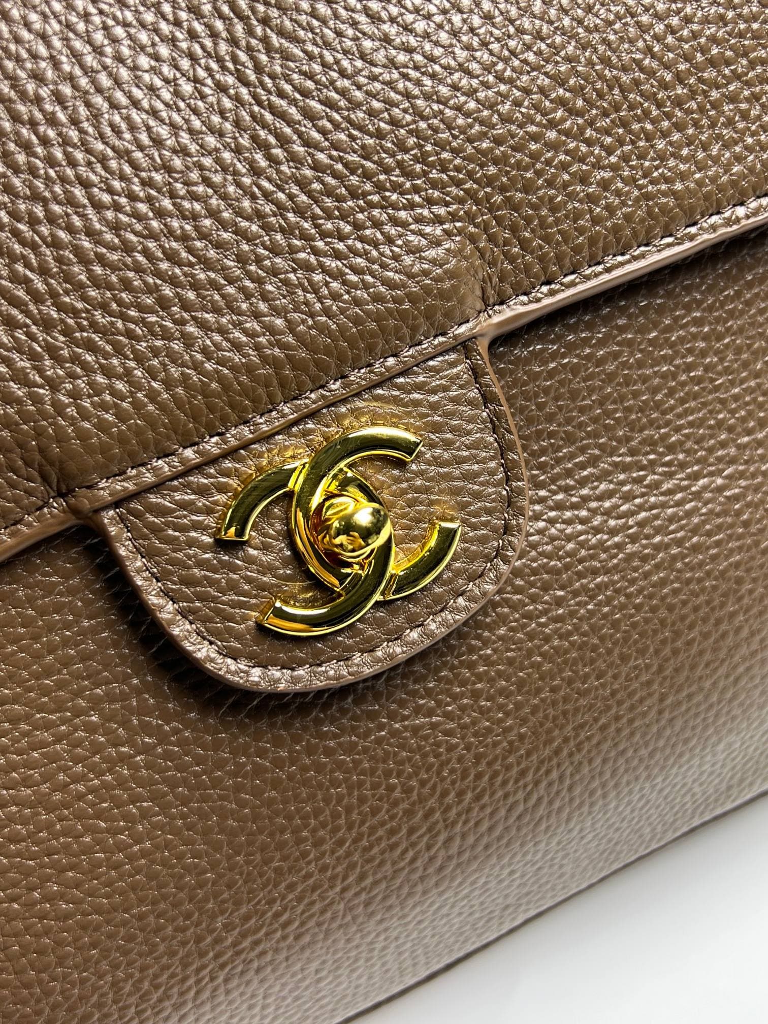 C1851 Chanel26s Asd new model, extra large cf Maxi Flap — image 5