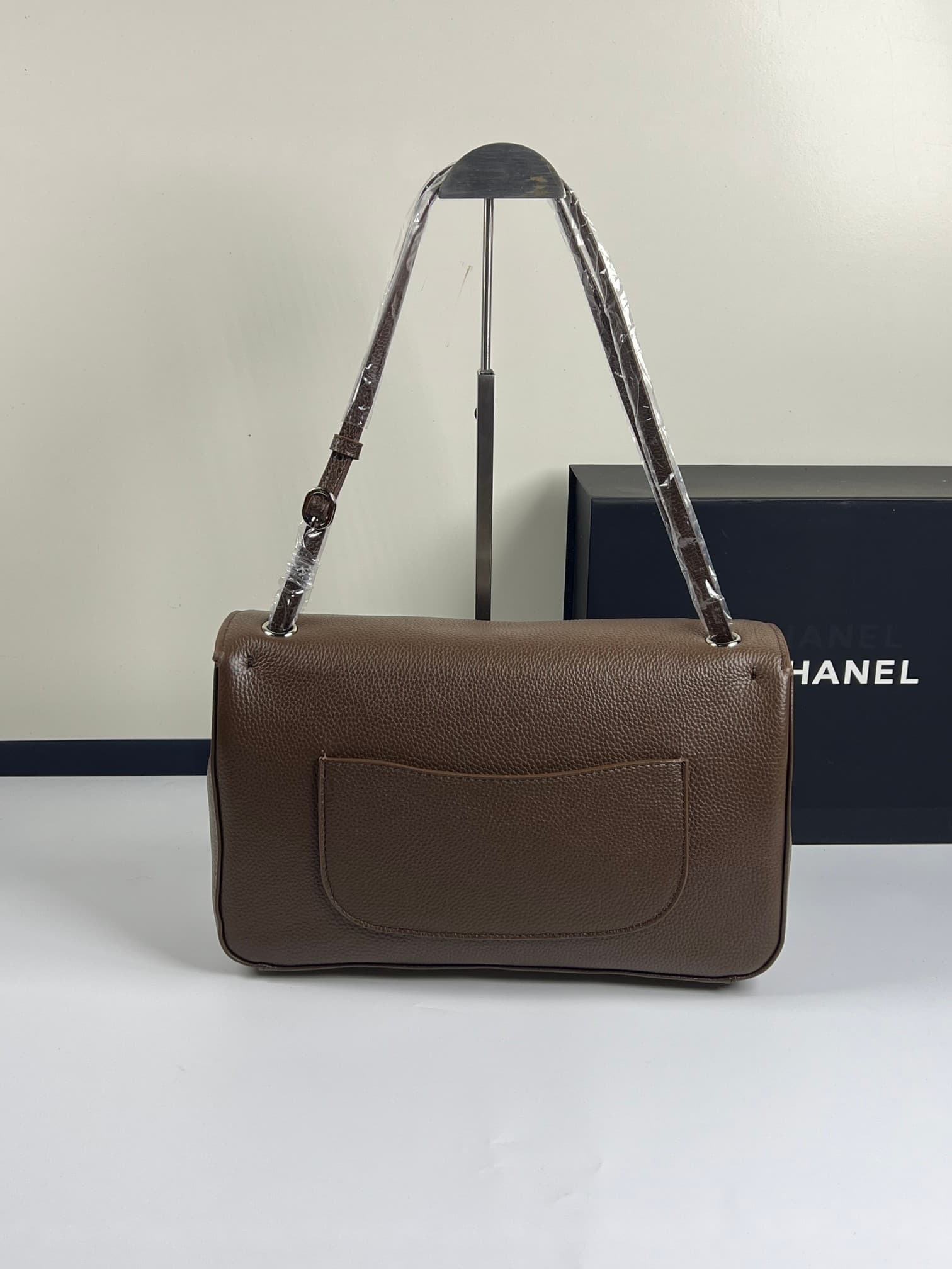 C1848 ChanelaA new model with an extra-large cf Maxi Flap — image 3