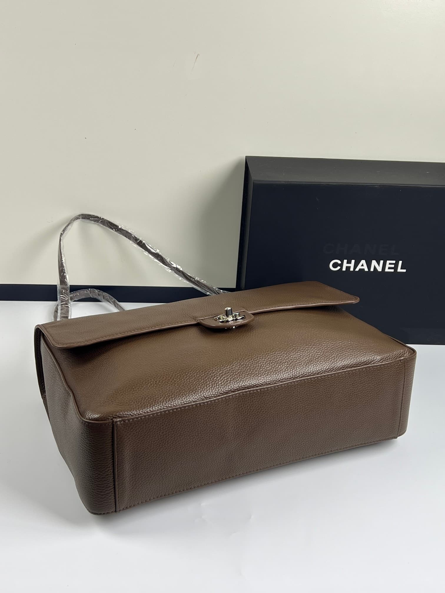 C1850 Chanel26s Asd new model, oversized cf Maxi Flap — image 4