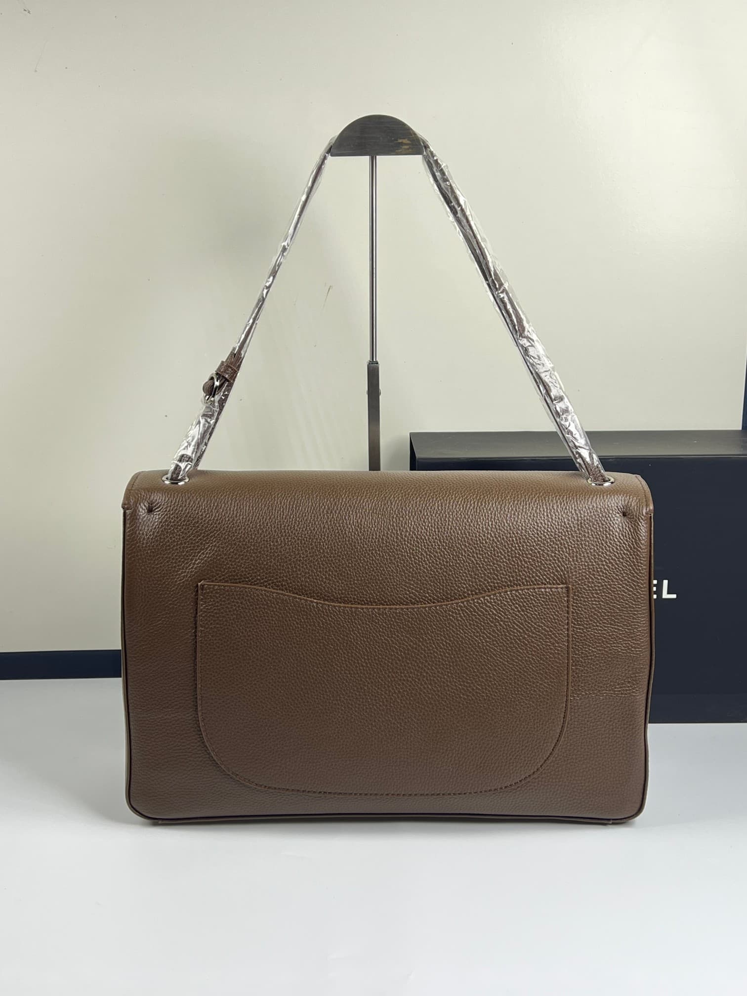 C1850 Chanel26s Asd new model, oversized cf Maxi Flap — image 3