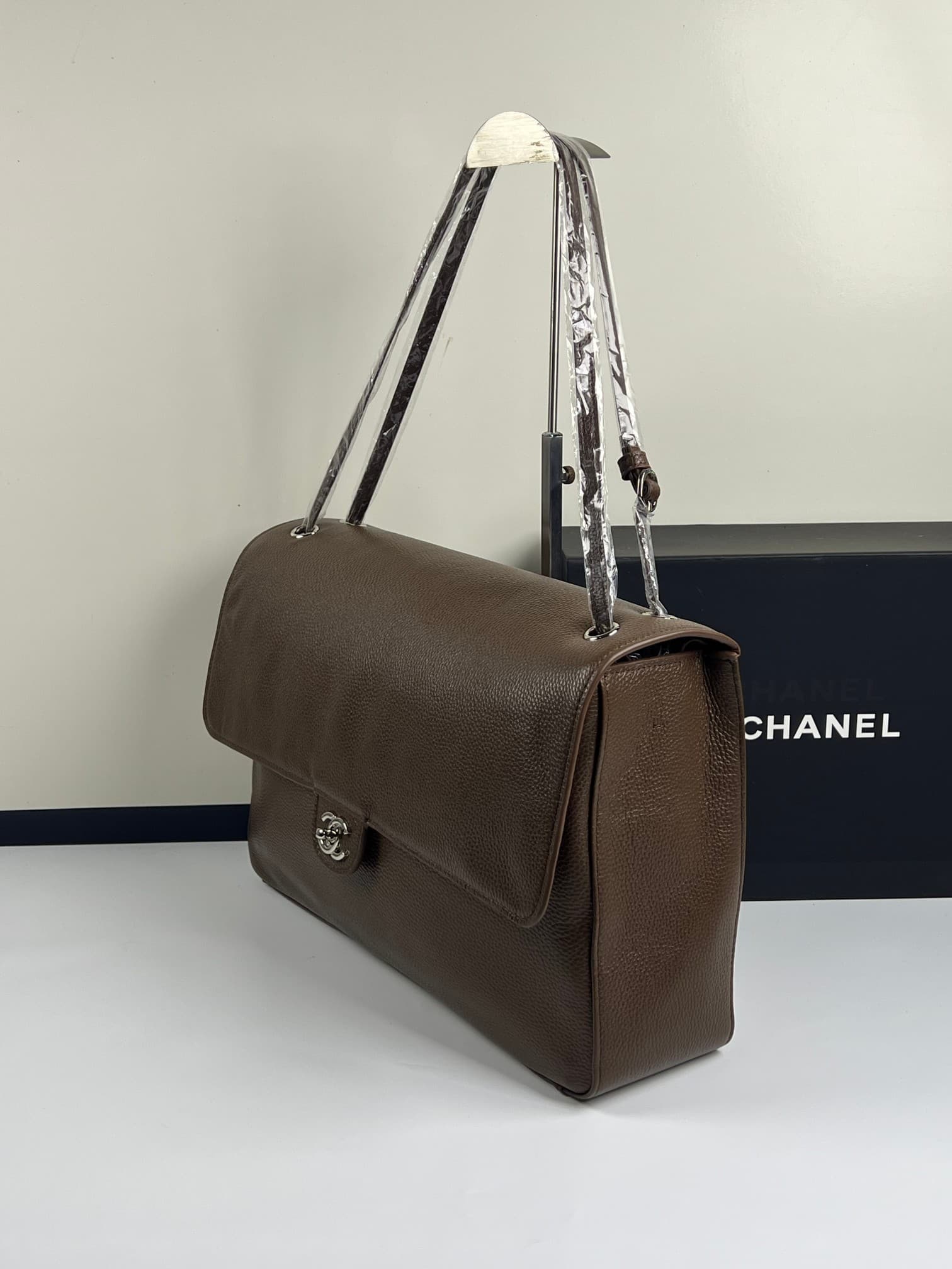 C1850 Chanel26s Asd new model, oversized cf Maxi Flap — image 2