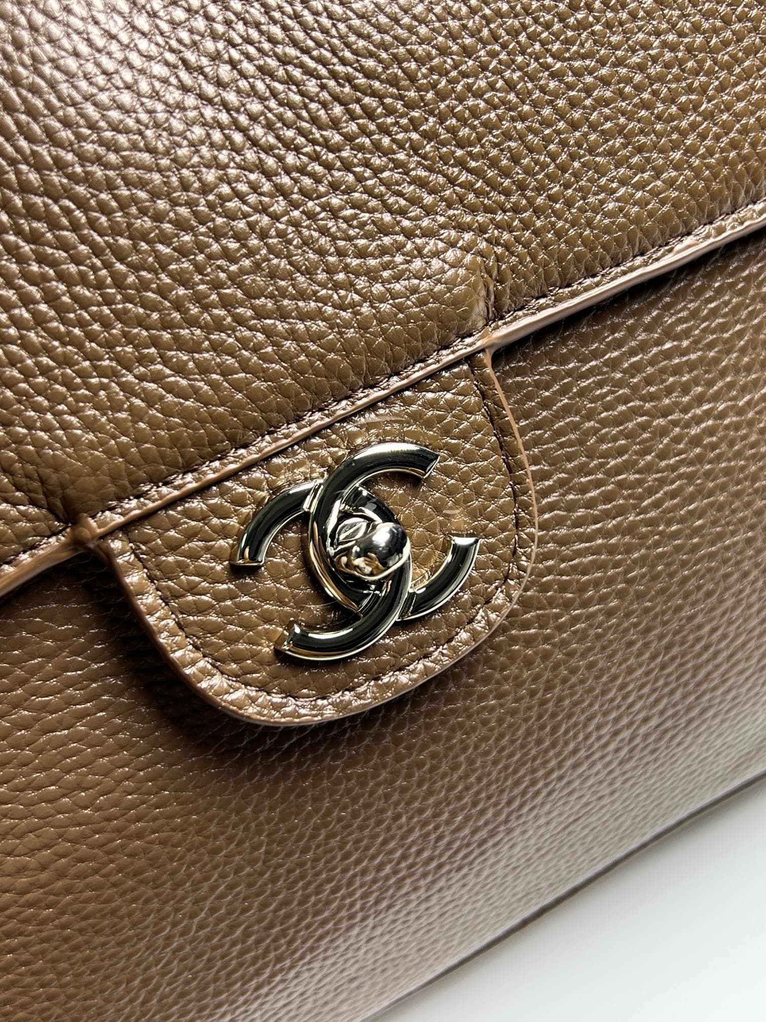 C1850 Chanel26s Asd new model, oversized cf Maxi Flap — image 5