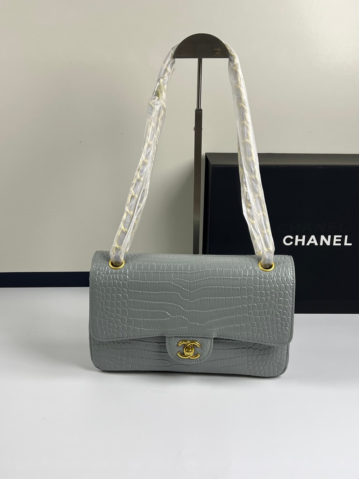 C1861 . Top-grade crocodile skin, classic cf1112 – original imported leather, with a stamped chip version. You can scan it with your phone to directly access the official website for information. 24k: gold vacuum electroplating. All hardware undergoes spe — image 1