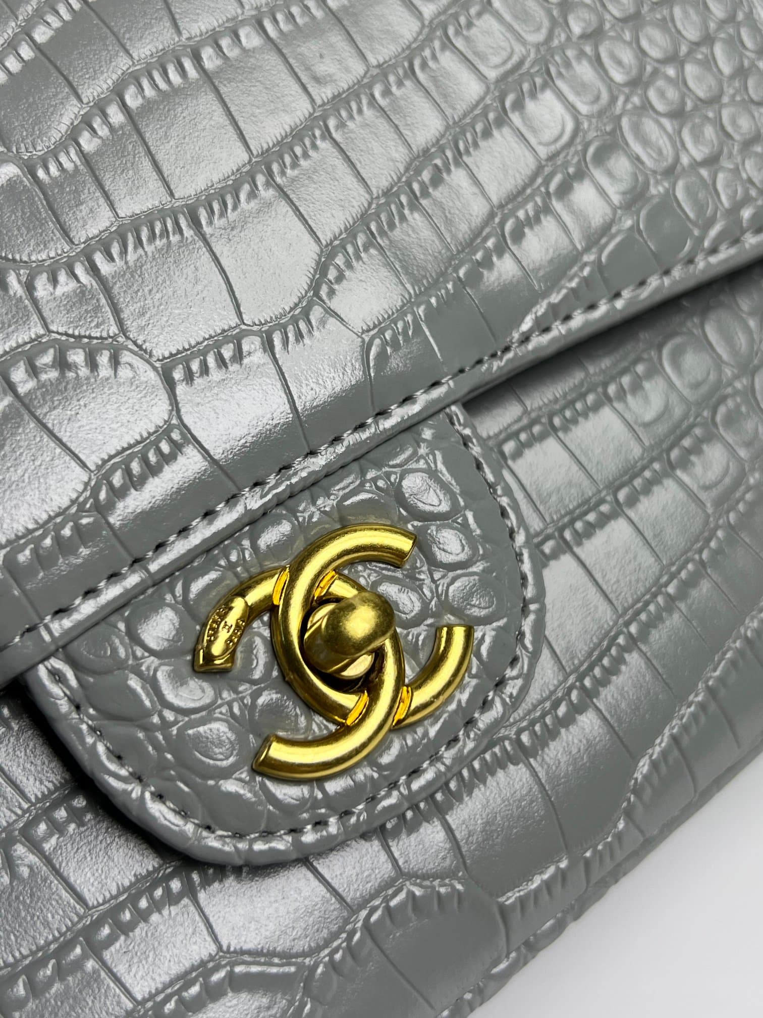 C1861 . Top-grade crocodile skin, classic cf1112 – original imported leather, with a stamped chip version. You can scan it with your phone to directly access the official website for information. 24k: gold vacuum electroplating. All hardware undergoes spe — image 5