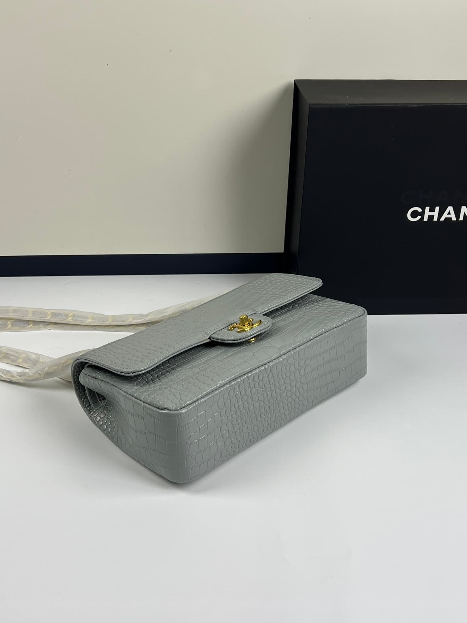 C1861 . Top-grade crocodile skin, classic cf1112 – original imported leather, with a stamped chip version. You can scan it with your phone to directly access the official website for information. 24k: gold vacuum electroplating. All hardware undergoes spe — image 4