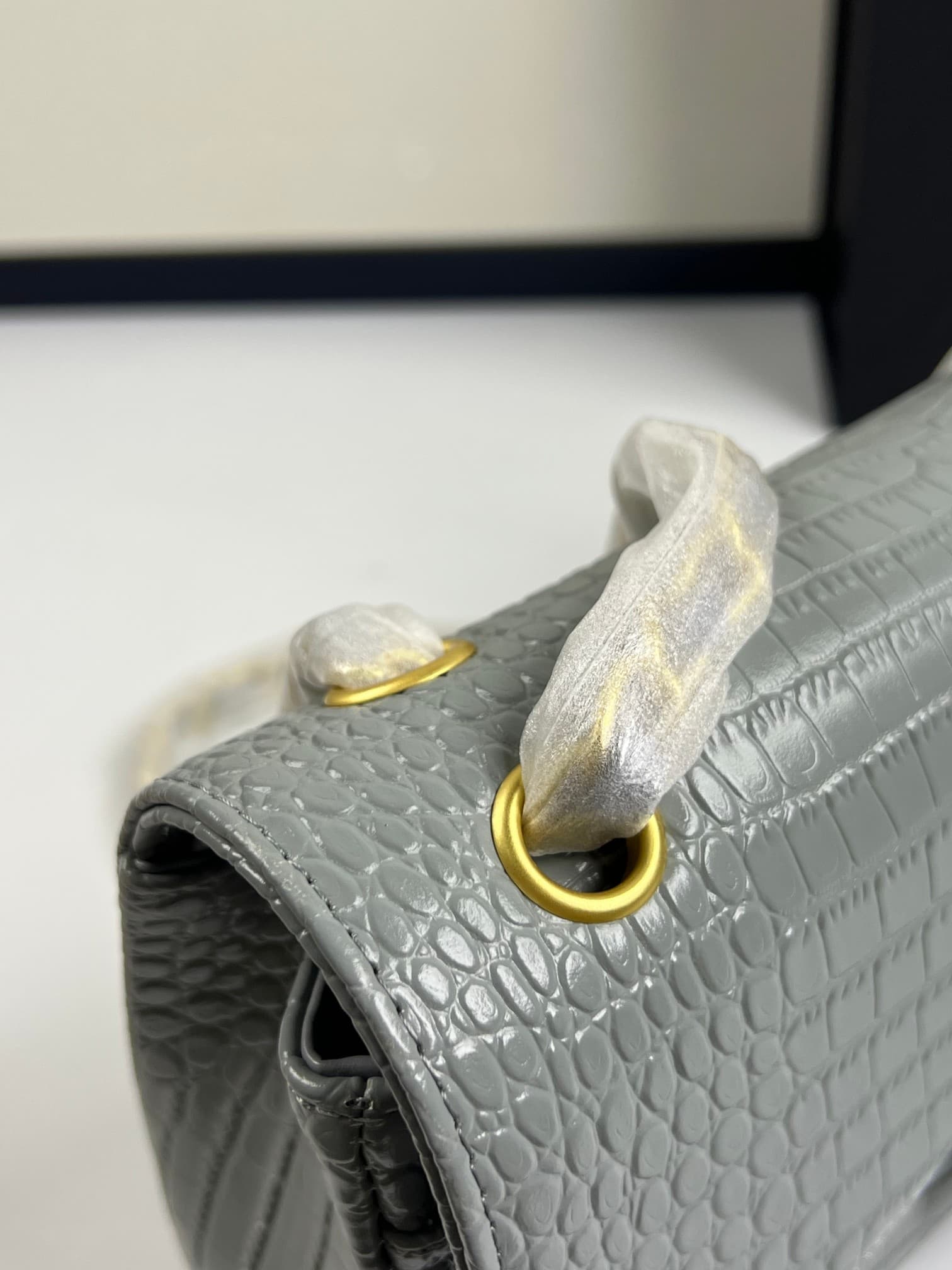 C1861 . Top-grade crocodile skin, classic cf1112 – original imported leather, with a stamped chip version. You can scan it with your phone to directly access the official website for information. 24k: gold vacuum electroplating. All hardware undergoes spe — image 6