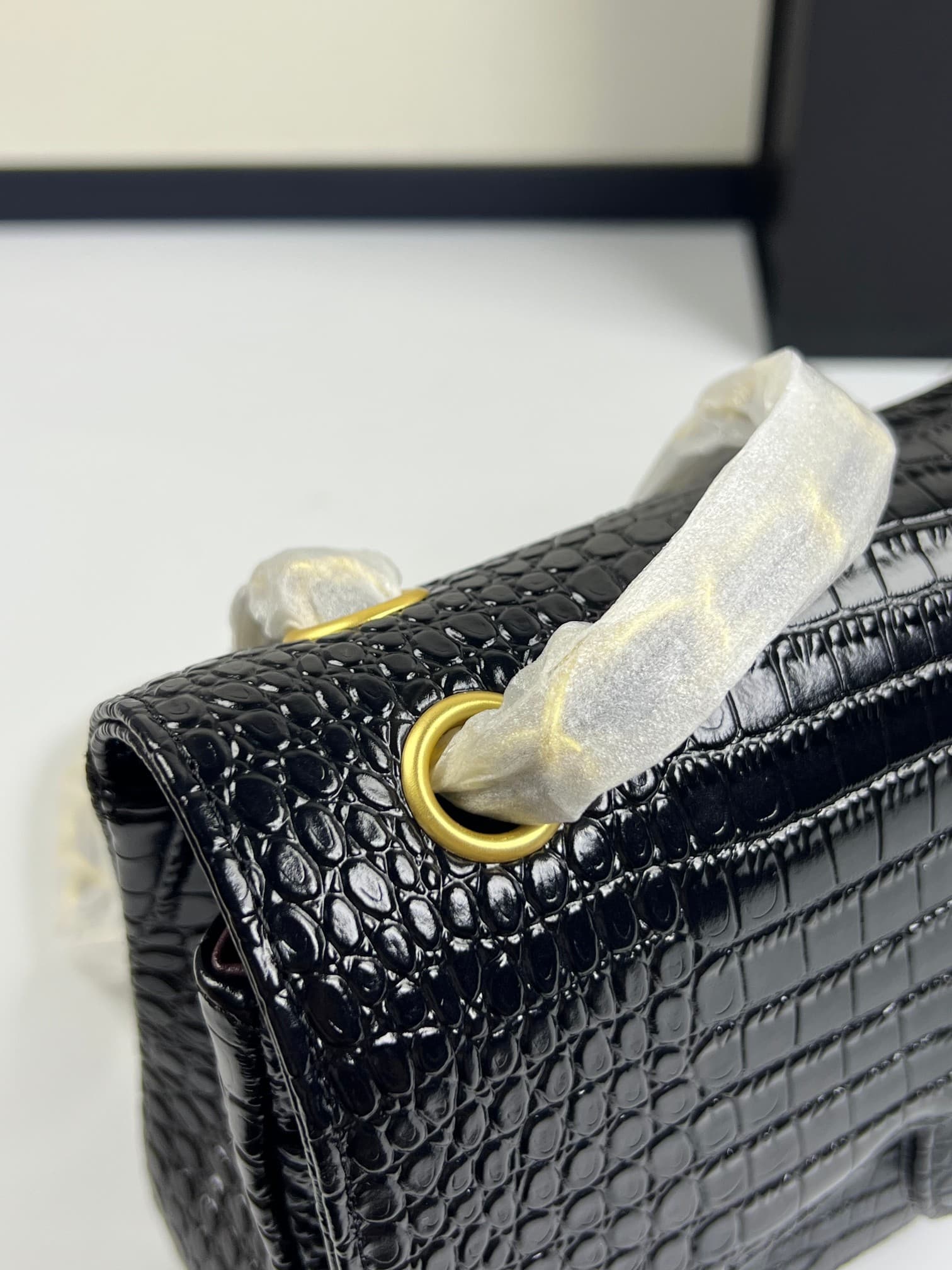 C1860 . Top-tier crocodile skin, classic cf1112 – original imported leather, with a steel stamp and chip marking. You can scan it with your phone to directly access the official website for information. 24k: gold electroplating on the leather; all hardwar — image 6