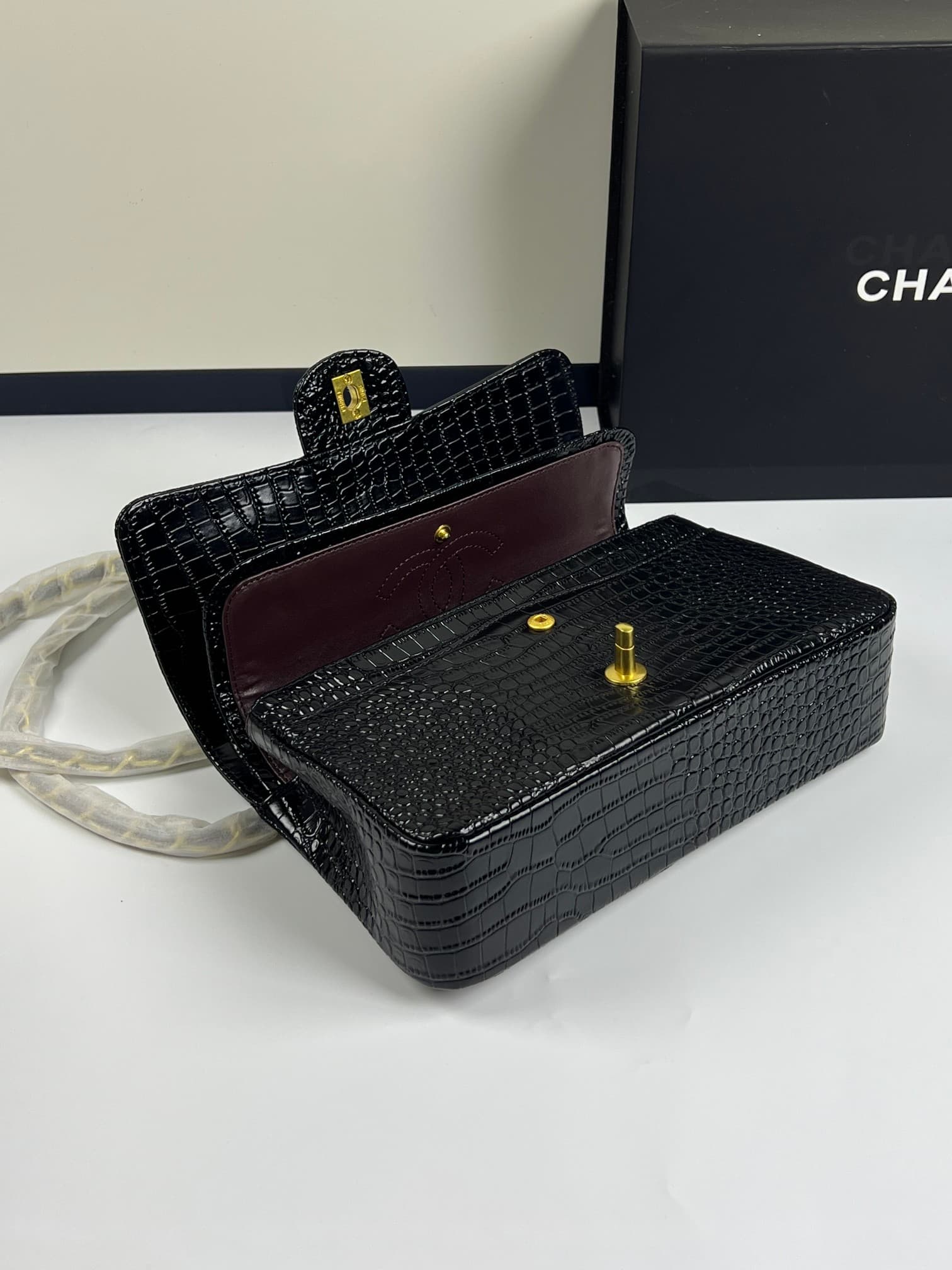 C1860 . Top-tier crocodile skin, classic cf1112 – original imported leather, with a steel stamp and chip marking. You can scan it with your phone to directly access the official website for information. 24k: gold electroplating on the leather; all hardwar — image 8