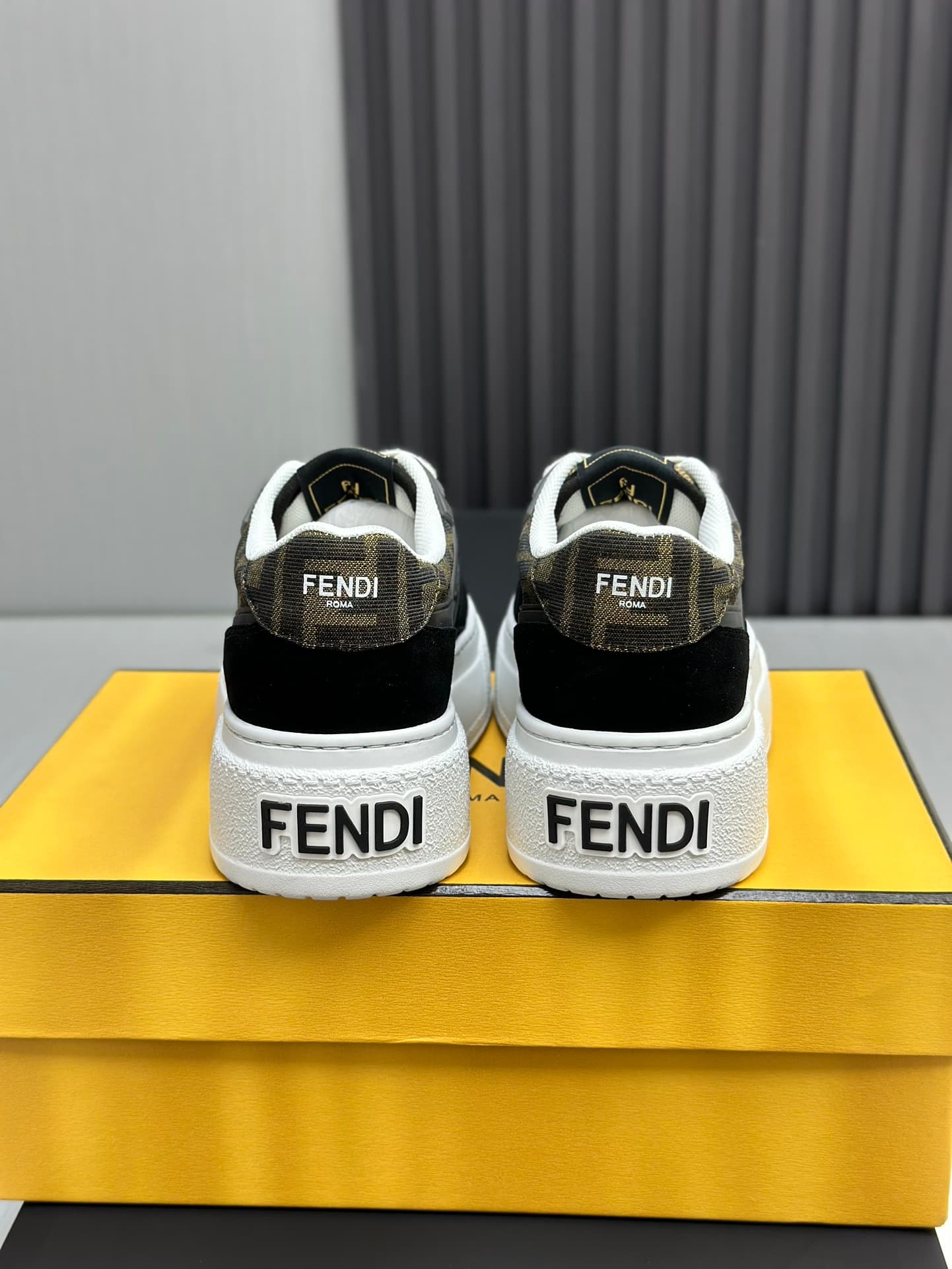 D8900 Running distance retail price💰 Fendi 24ss thick heel match series, pair of shoes for lovers, casual and sports shoes — image 8