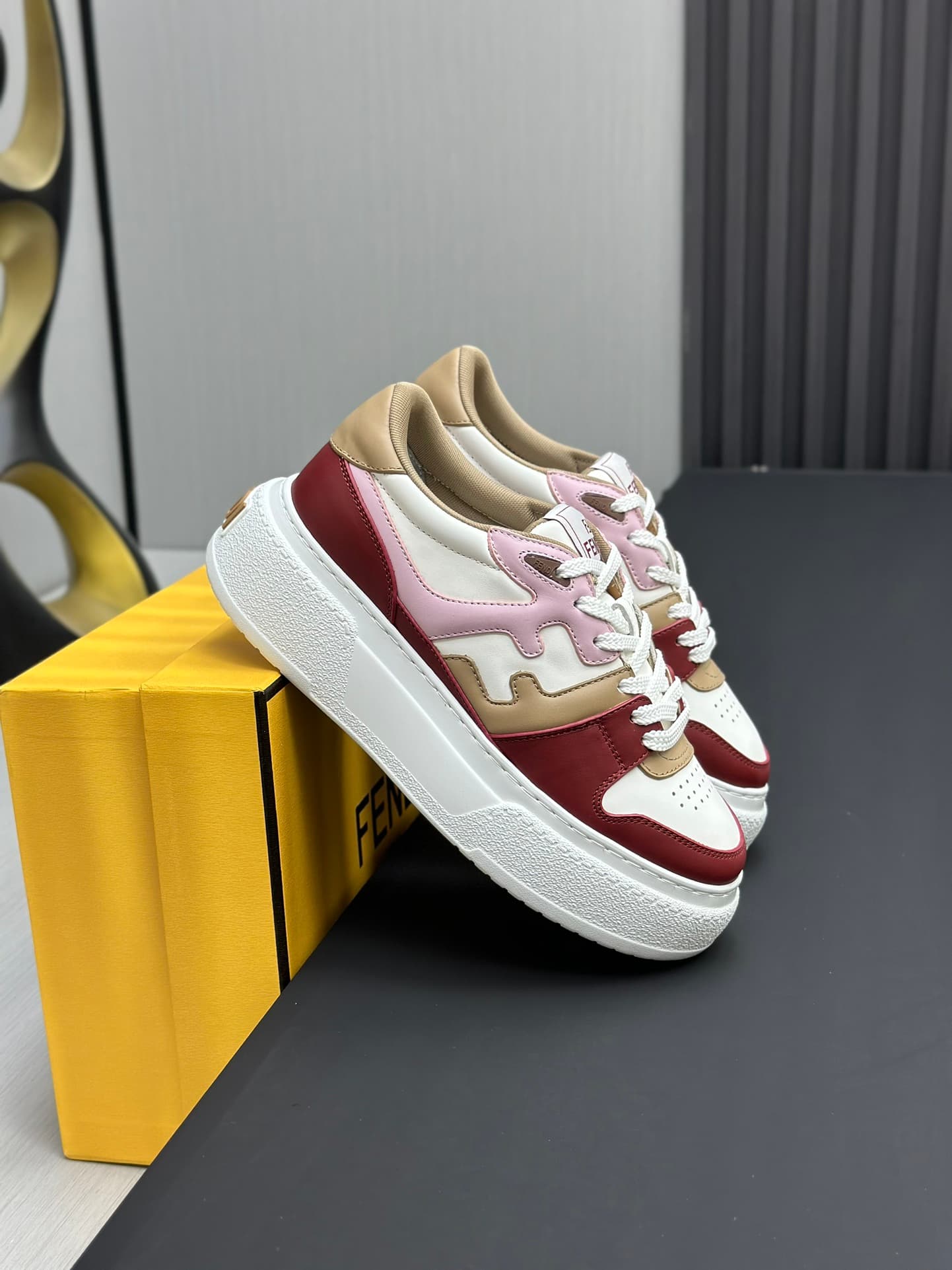 D8904 Running distance factory price 💰 Fendi 24ss thick sole match series, couple model, casual and sports shoes — image 4