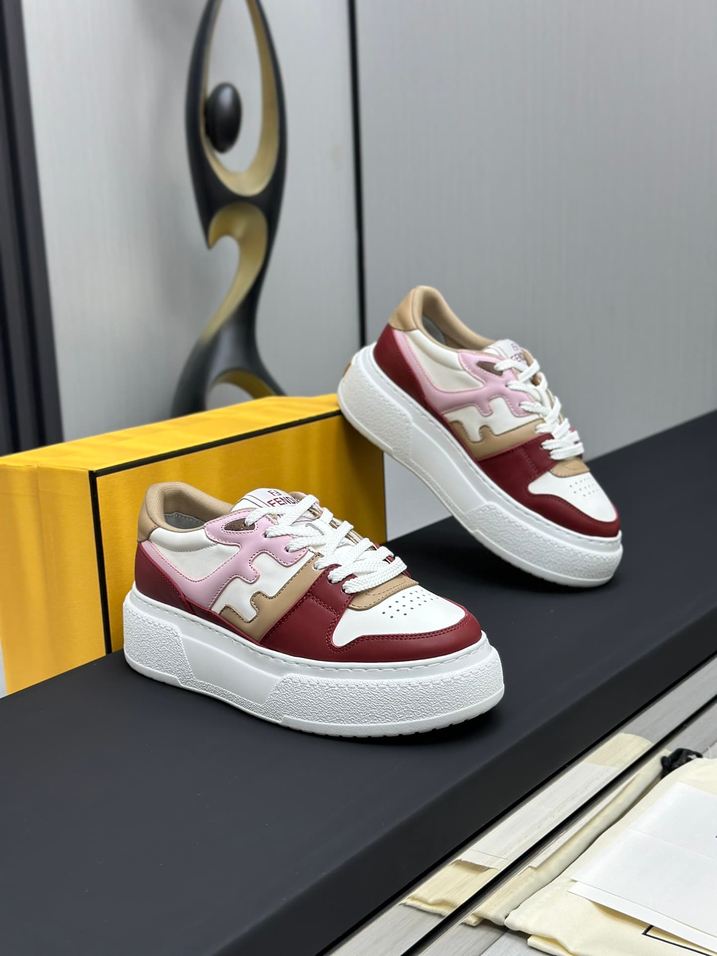 D8904 Running distance factory price 💰 Fendi 24ss thick sole match series, couple model, casual and sports shoes — image 3