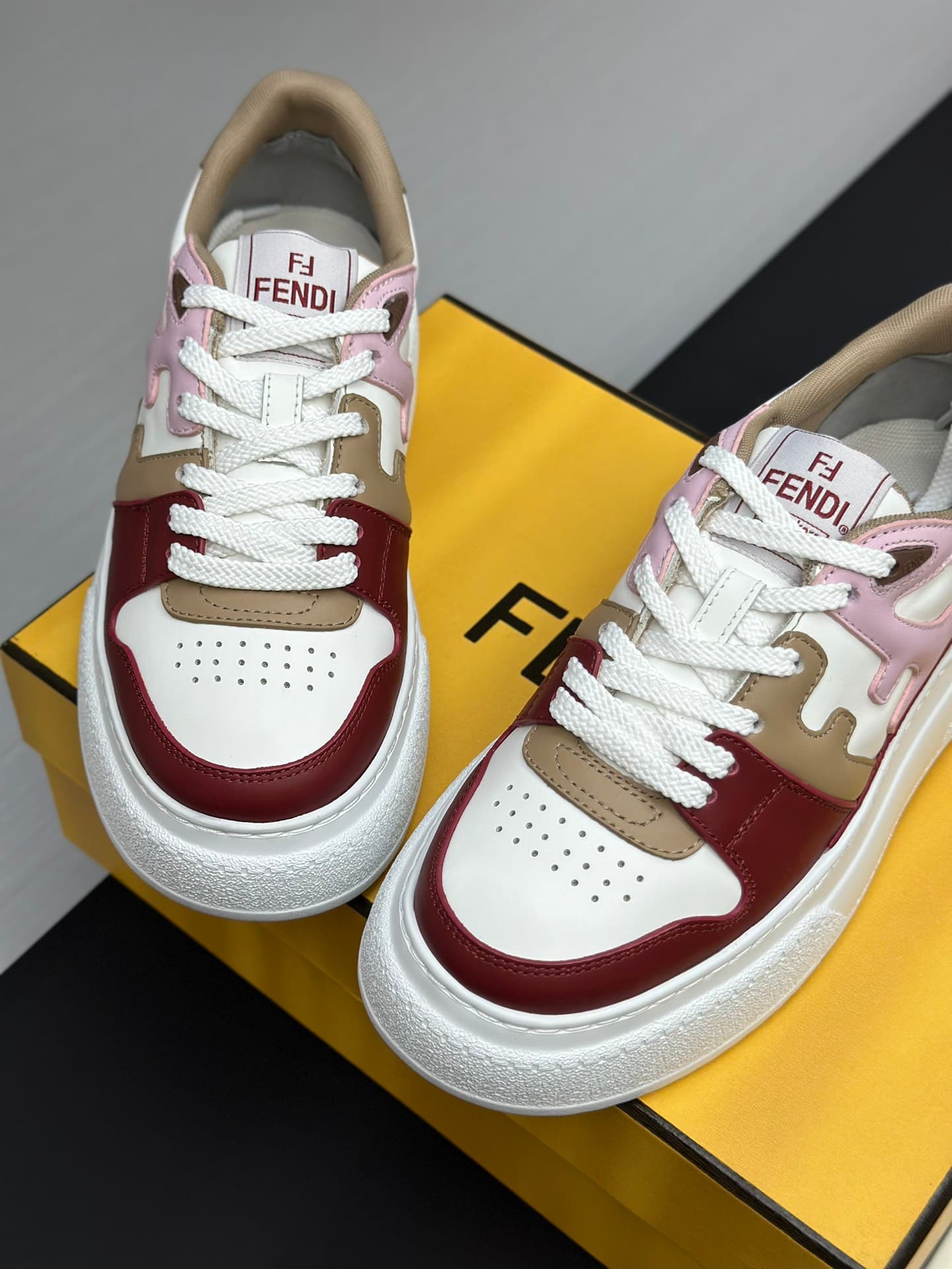 D8904 Running distance factory price 💰 Fendi 24ss thick sole match series, couple model, casual and sports shoes — image 5