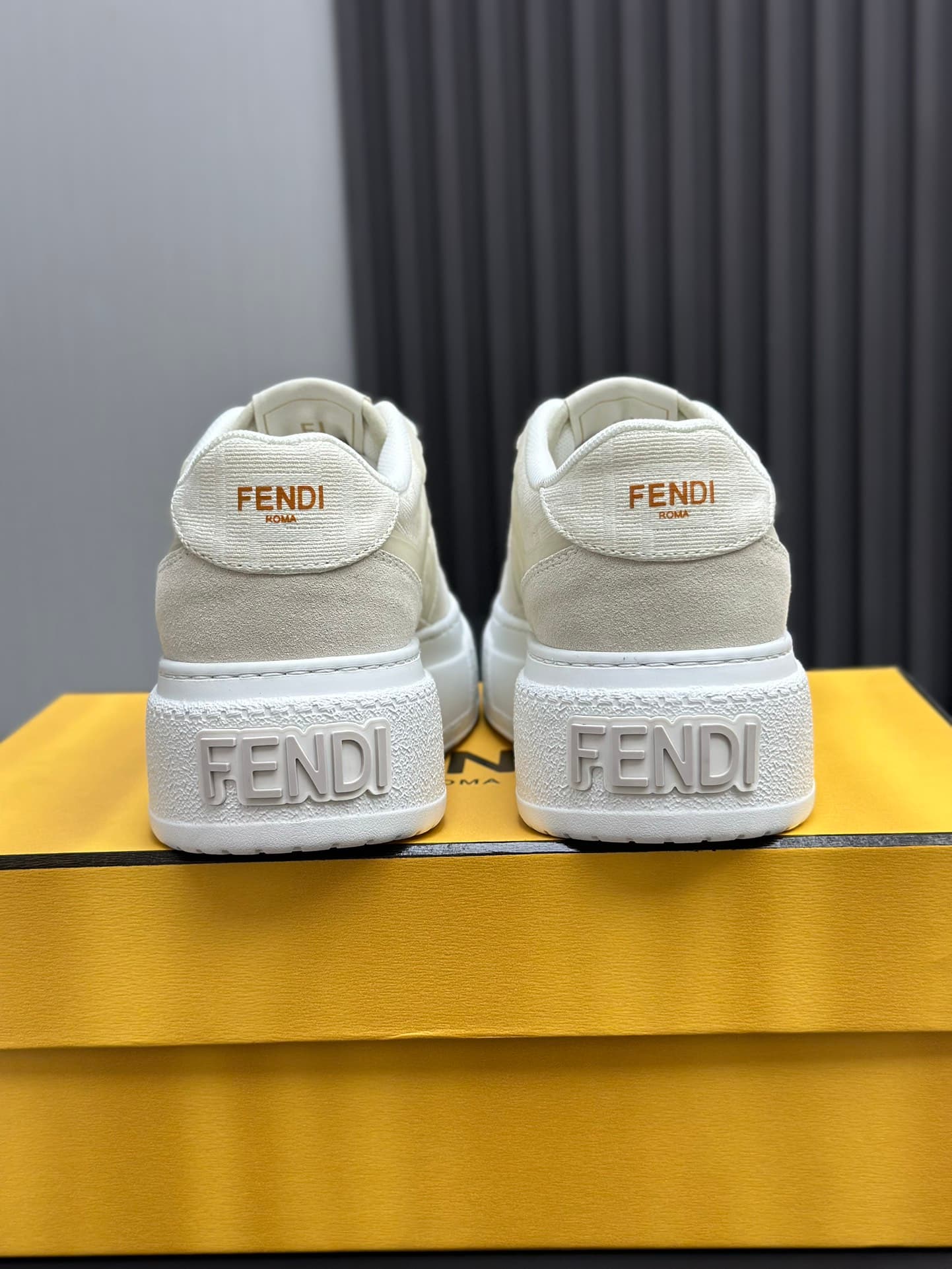 D8906 Running distance factory price 💰 Fendi 24ss thick heel match series, couple style, casual, sport shoes — image 8