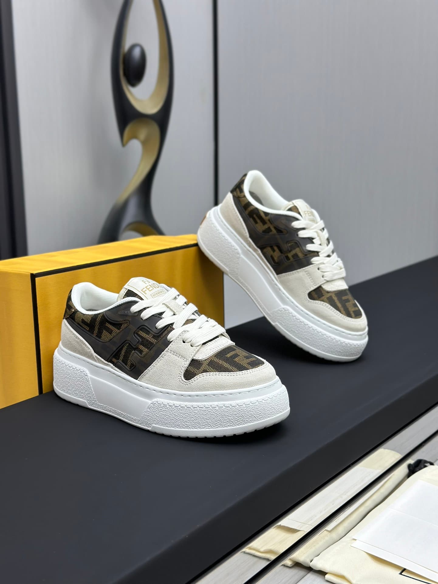 D8905 Running distance retail price💰 Fendi 24ss thick sole match series, couple style, casual, sports shoes — image 3