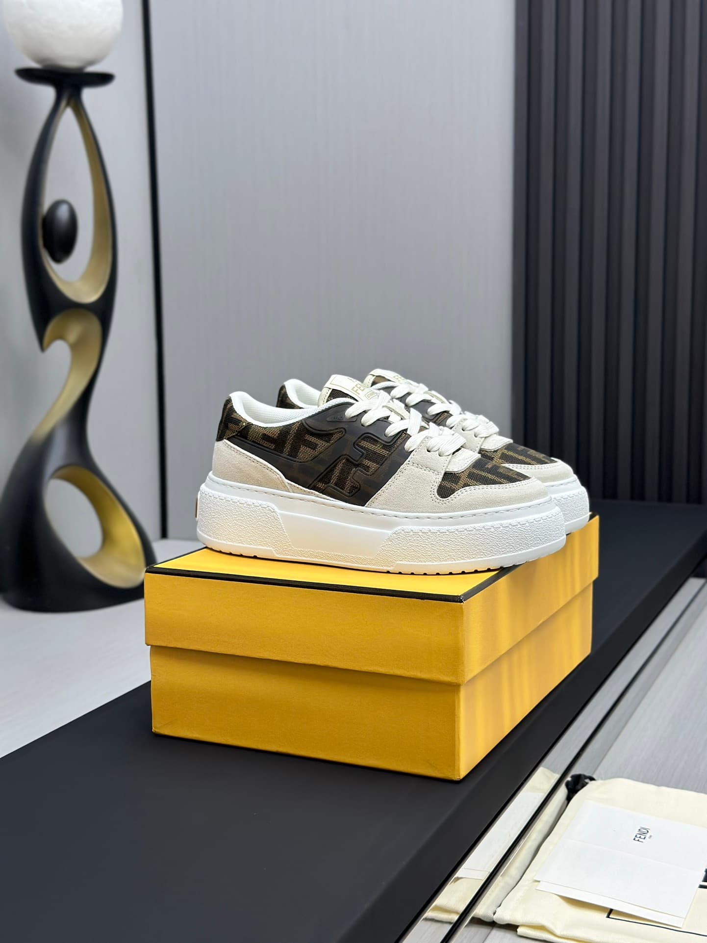 D8905 Running distance retail price💰 Fendi 24ss thick sole match series, couple style, casual, sports shoes — image 2