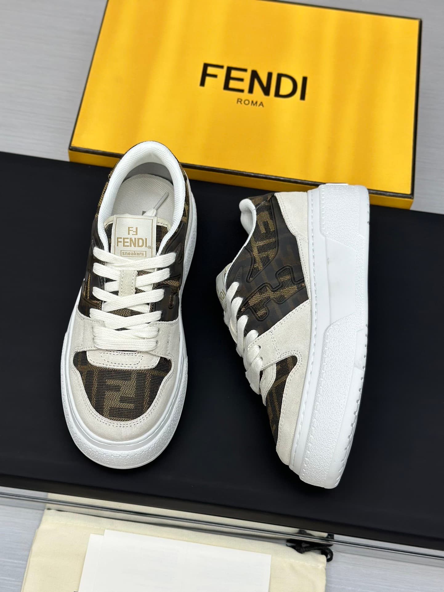 D8905 Running distance retail price💰 Fendi 24ss thick sole match series, couple style, casual, sports shoes — image 8