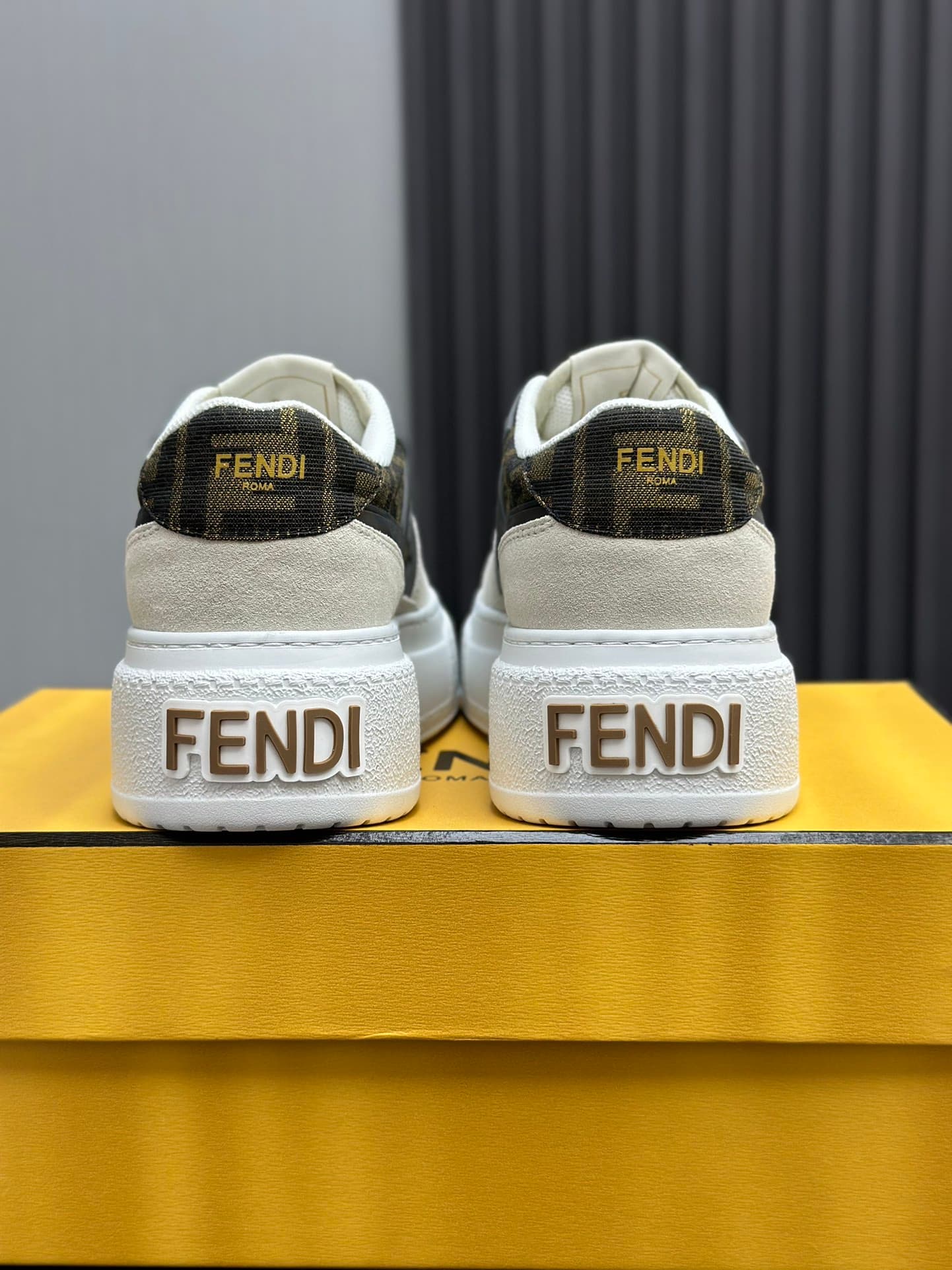D8905 Running distance retail price💰 Fendi 24ss thick sole match series, couple style, casual, sports shoes — image 7