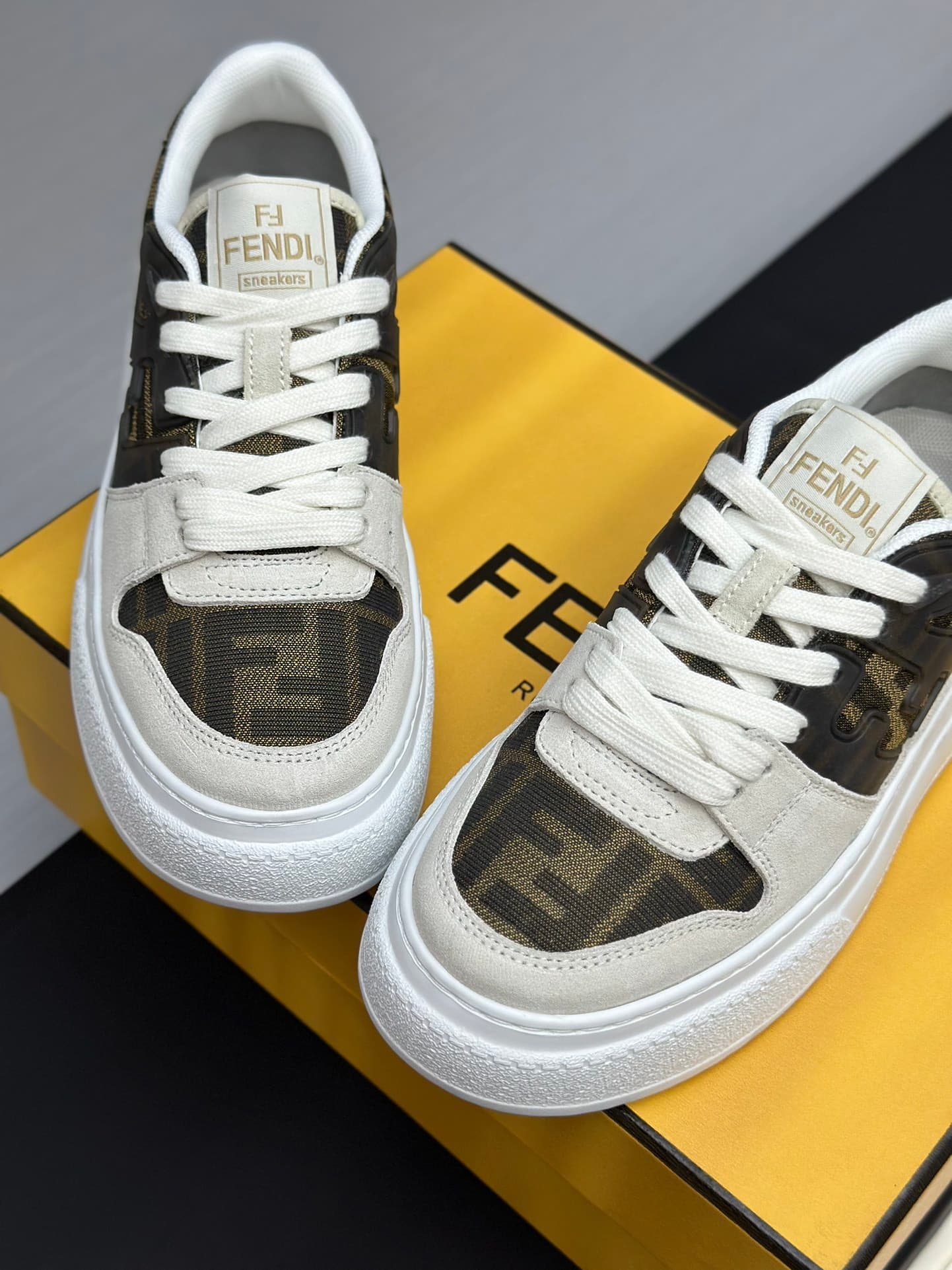 D8905 Running distance retail price💰 Fendi 24ss thick sole match series, couple style, casual, sports shoes — image 5
